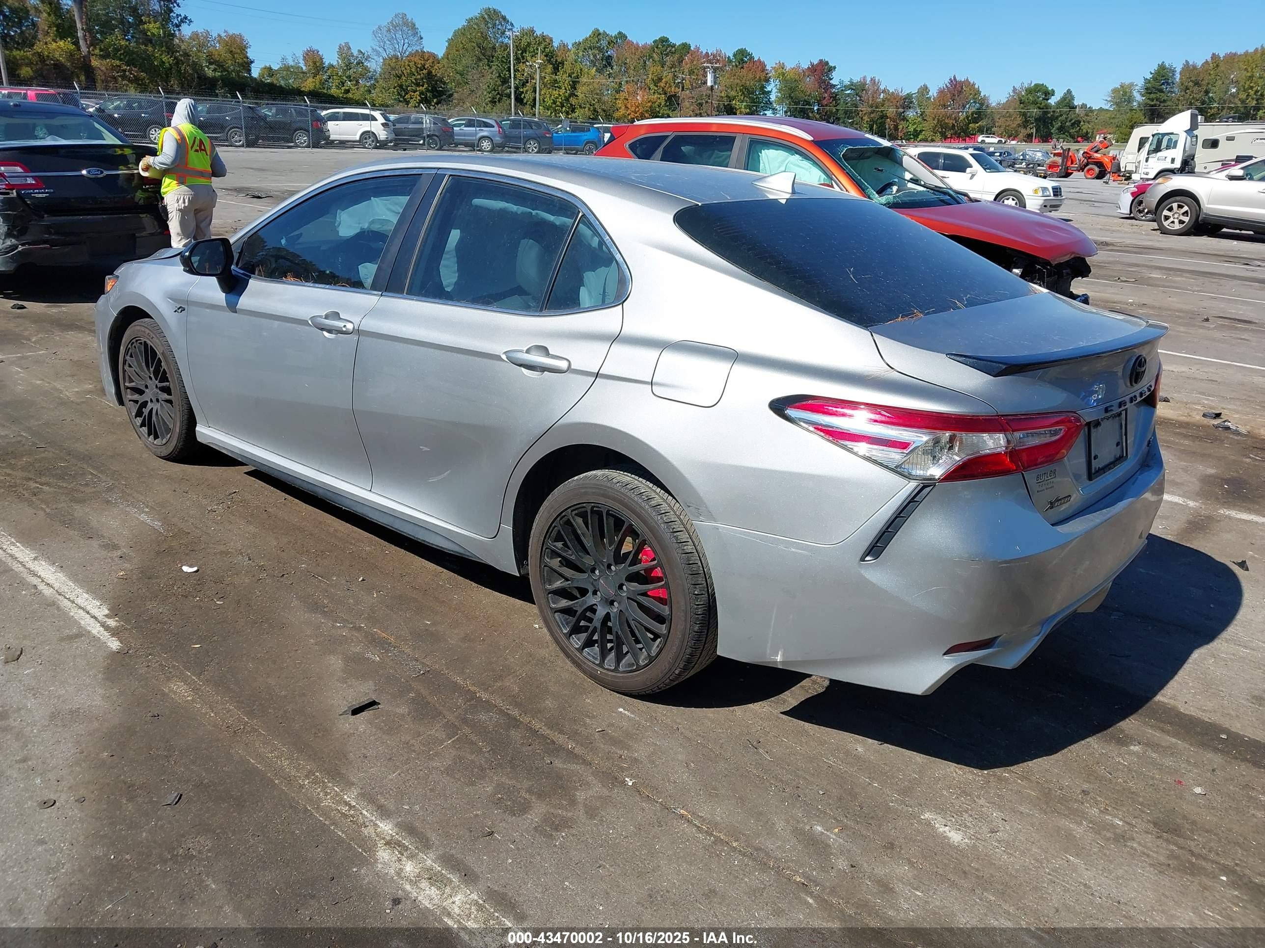 TOYOTA CAMRY image 3