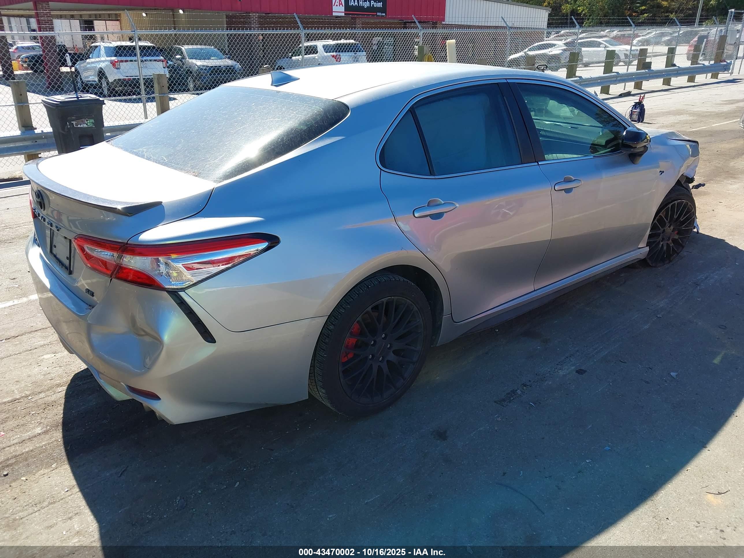 TOYOTA CAMRY image 4
