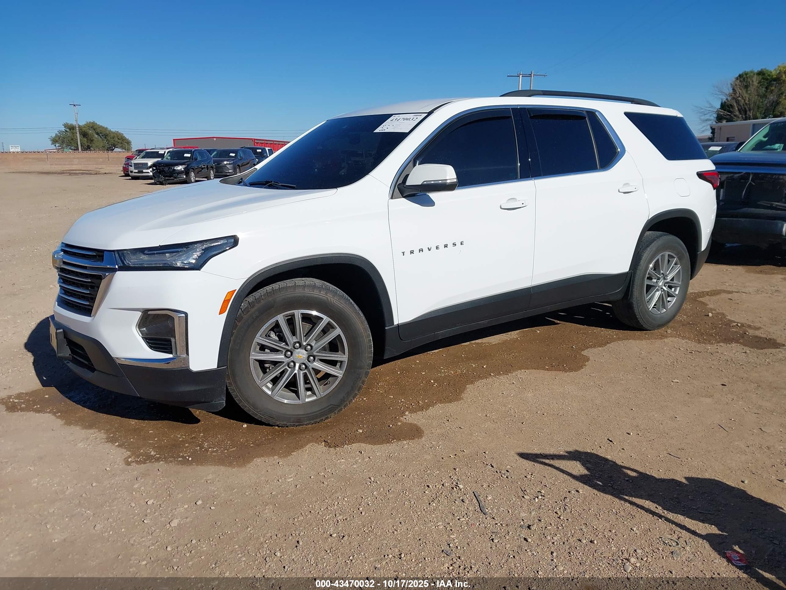 CHEVROLET TRAVERSE image 2