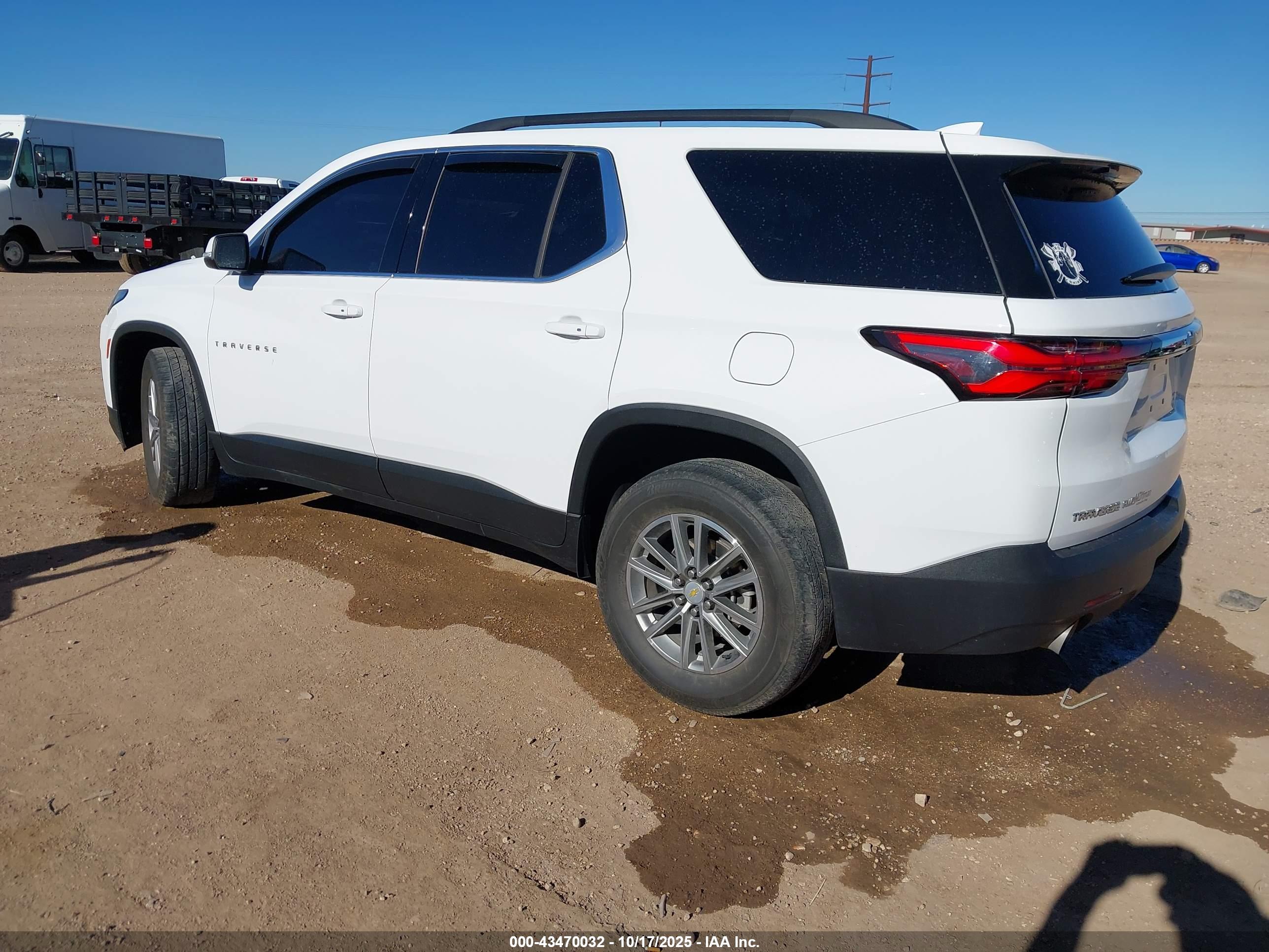 CHEVROLET TRAVERSE image 3