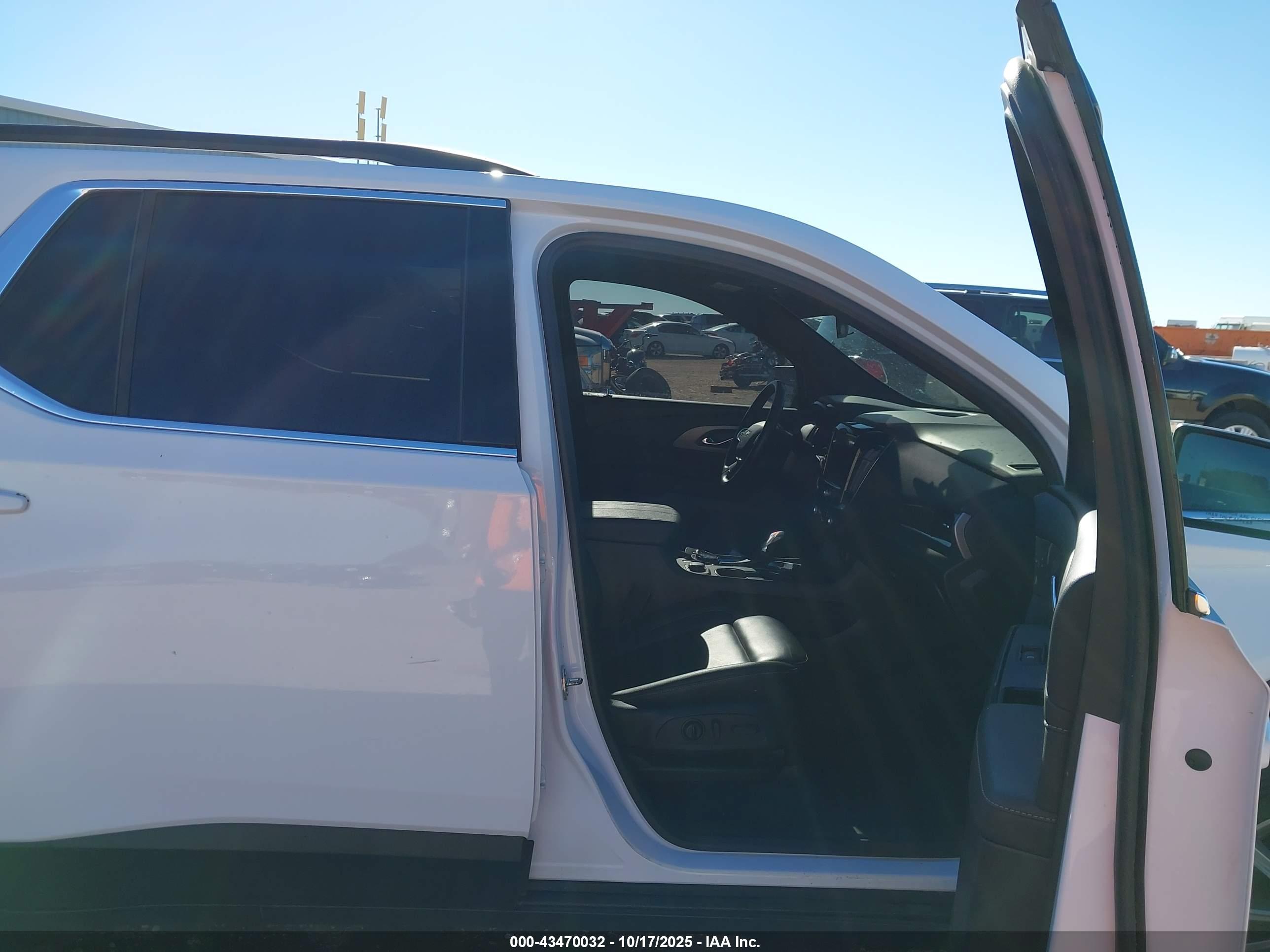 CHEVROLET TRAVERSE image 5