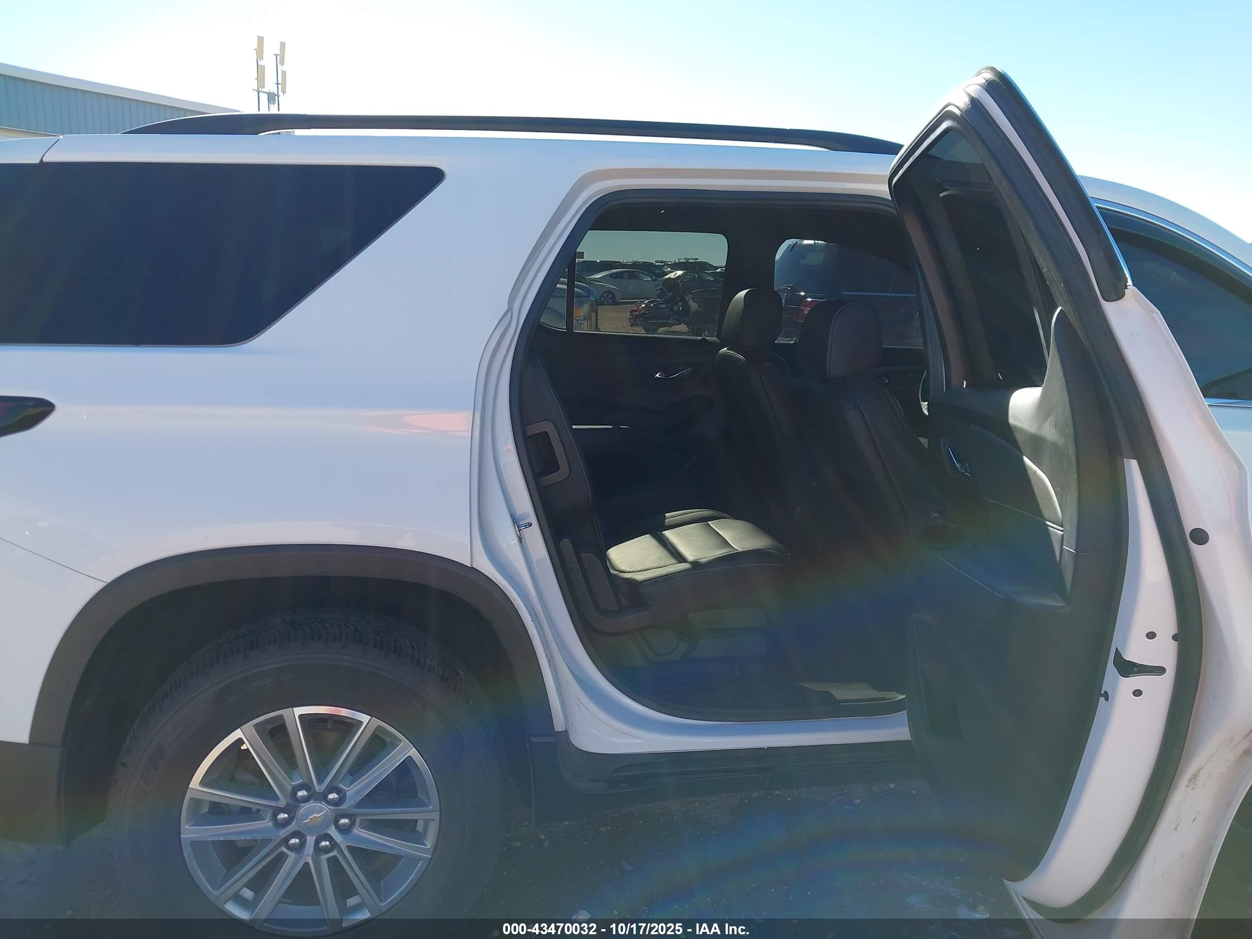 CHEVROLET TRAVERSE image 8