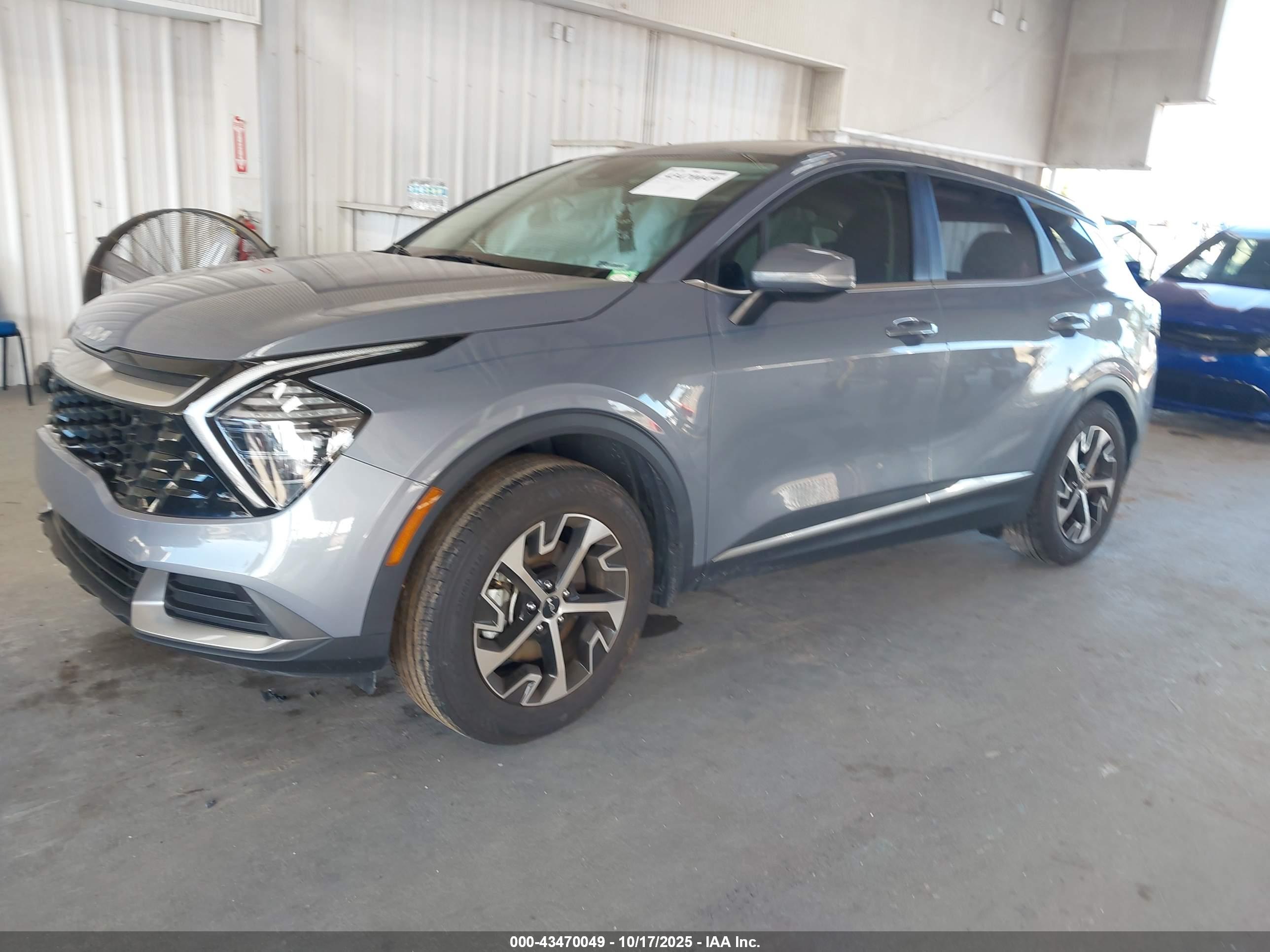 KIA SPORTAGE image 2