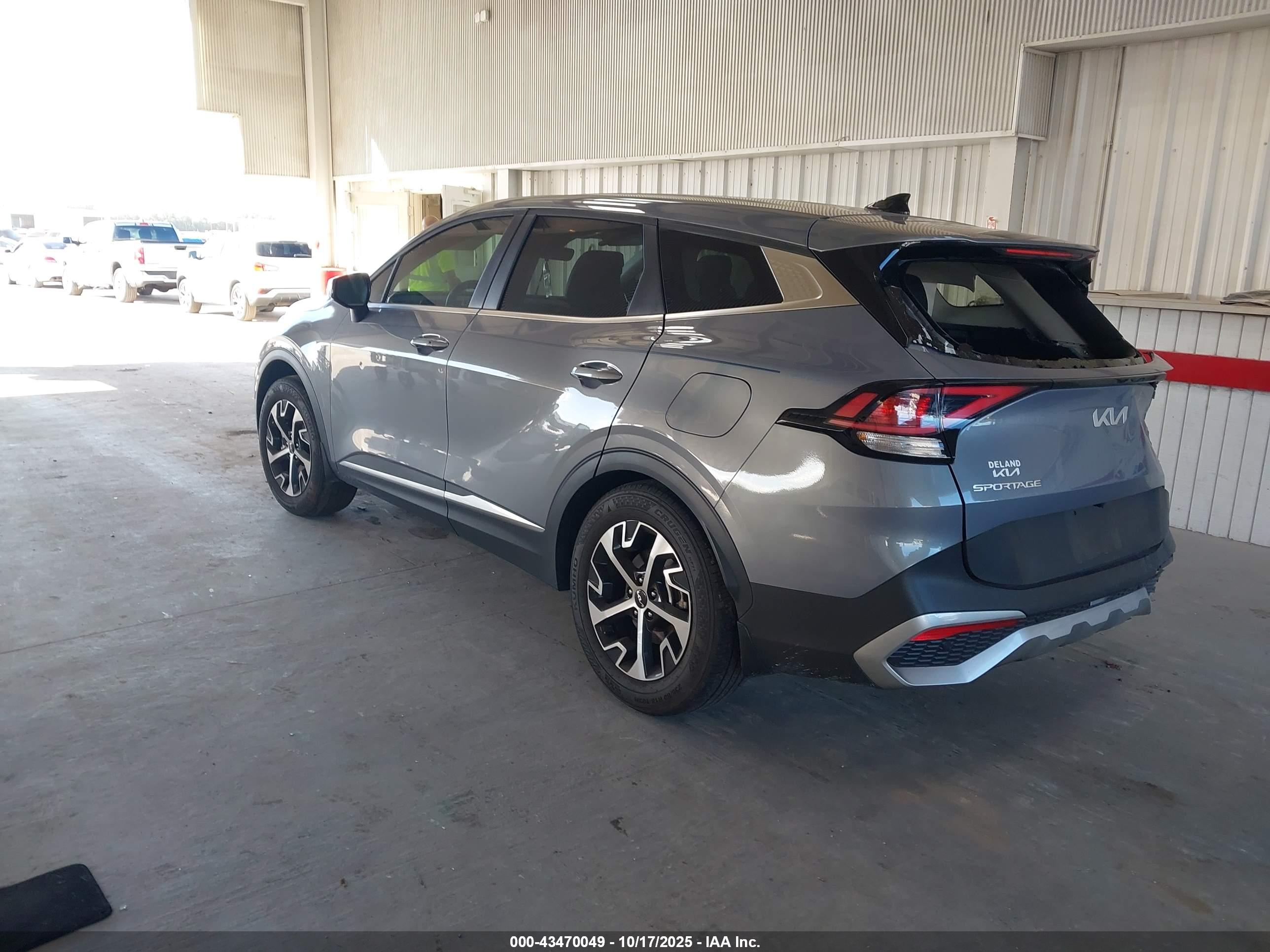 KIA SPORTAGE image 3
