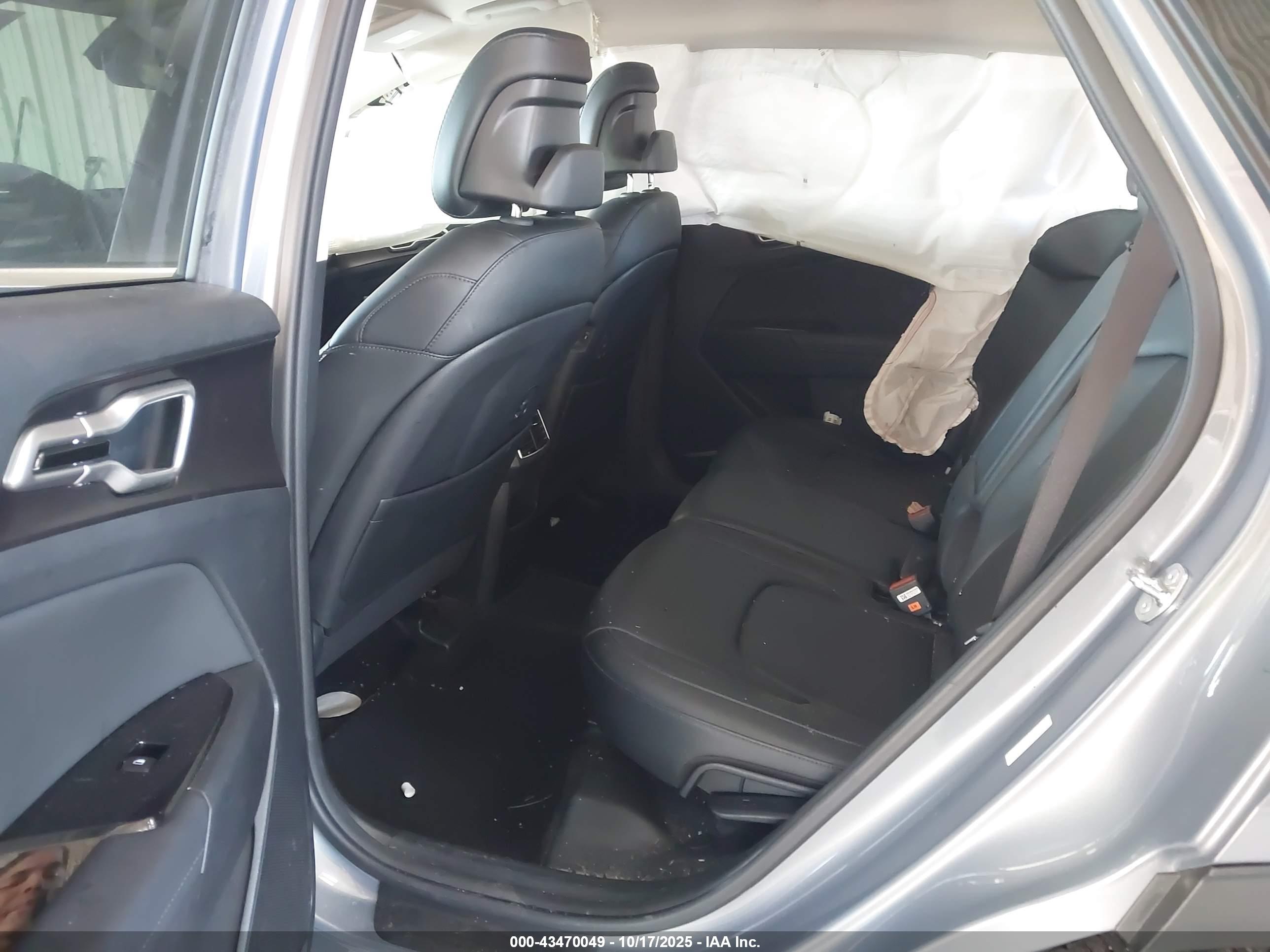 KIA SPORTAGE image 8