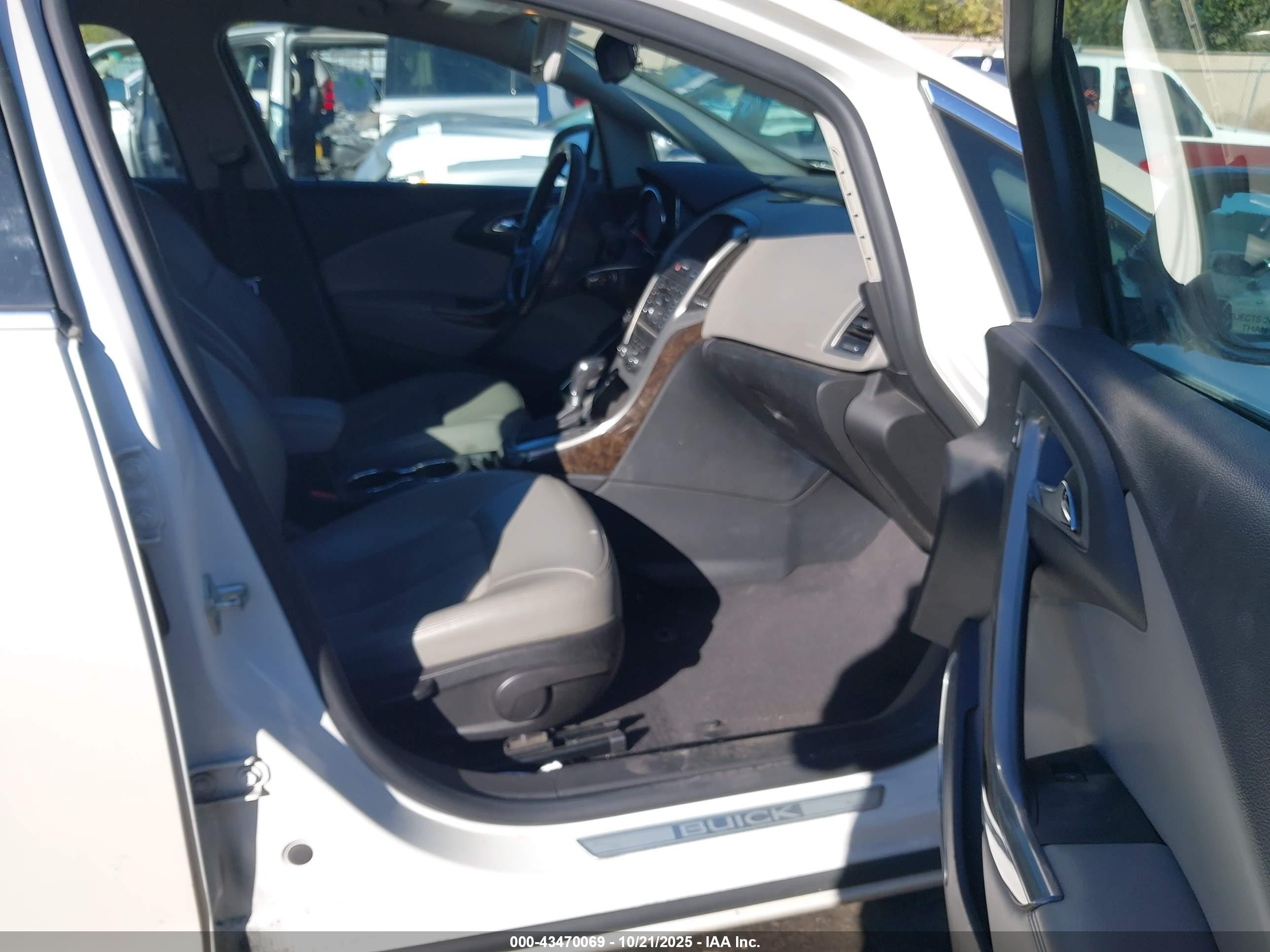 BUICK VERANO image 5