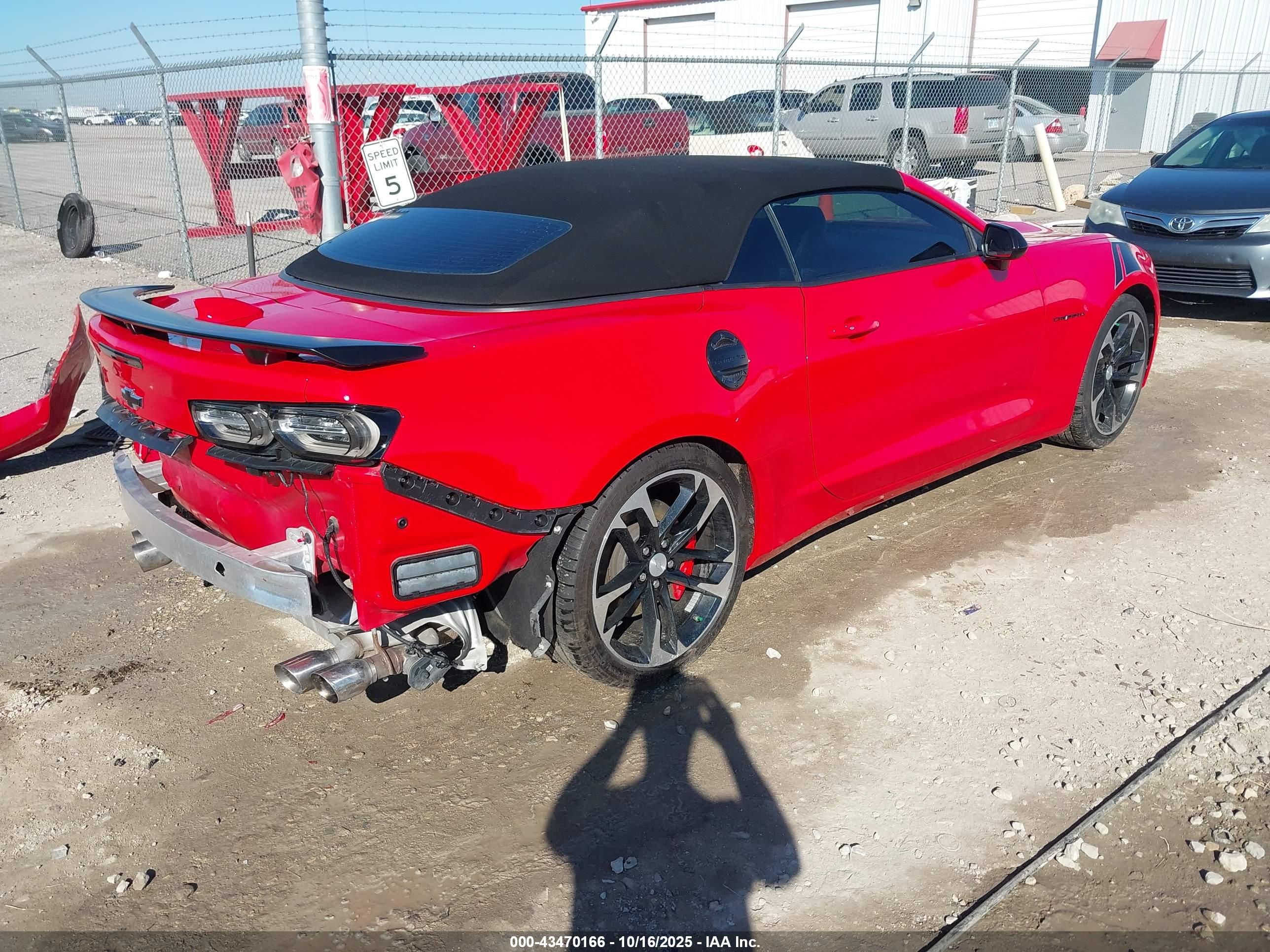 CHEVROLET CAMARO image 4