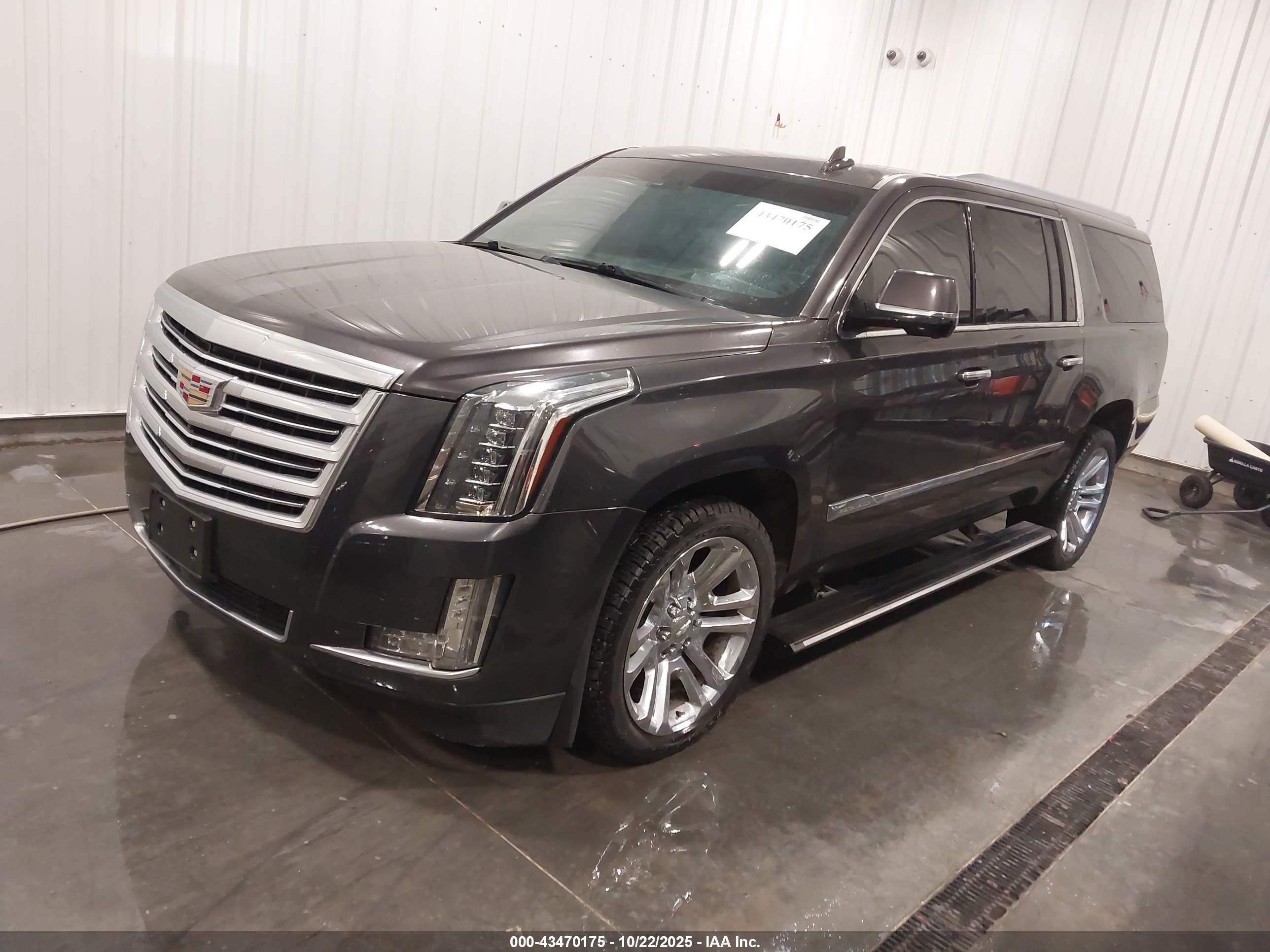 CADILLAC ESCALADE image 2