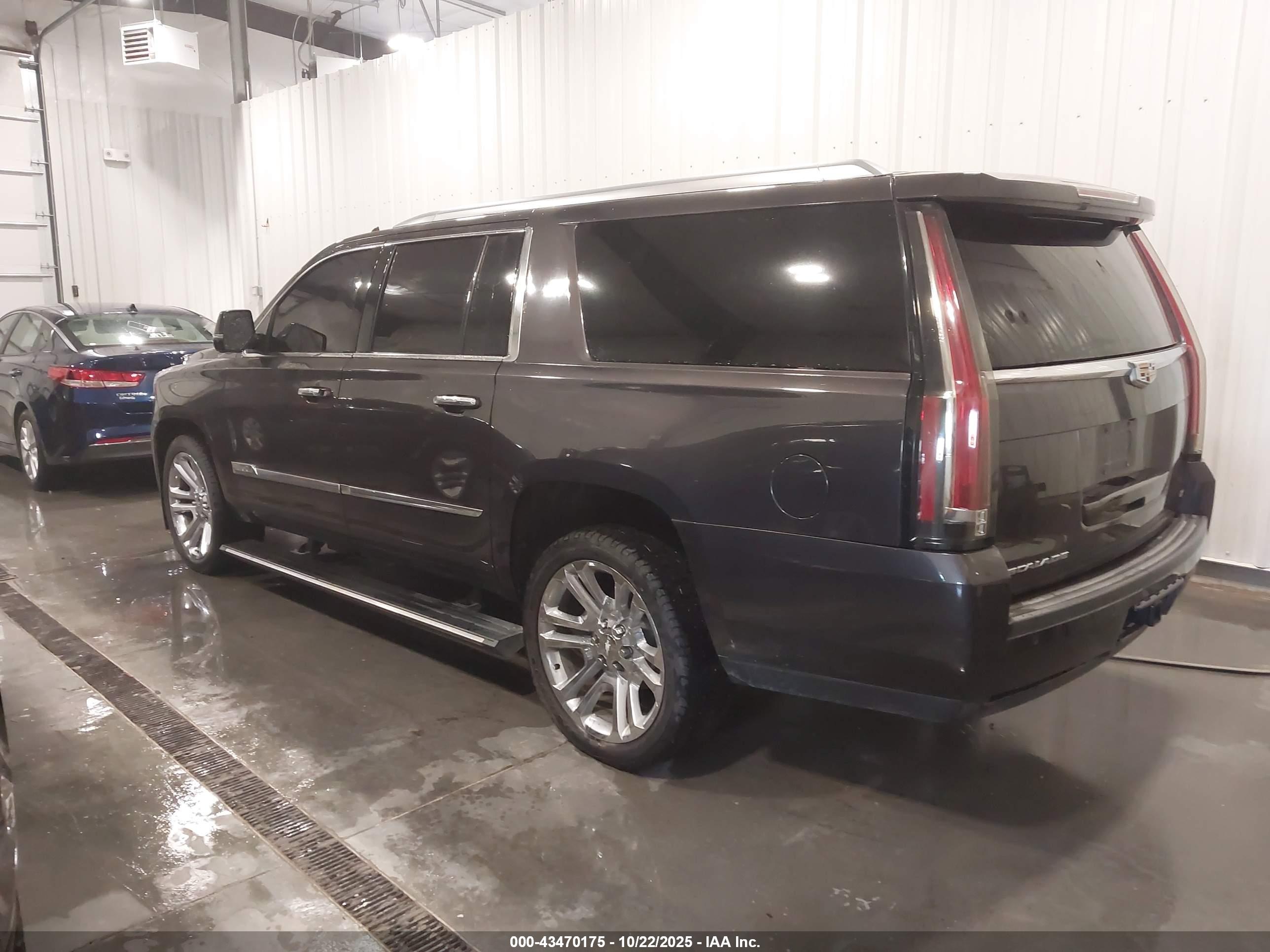 CADILLAC ESCALADE image 3