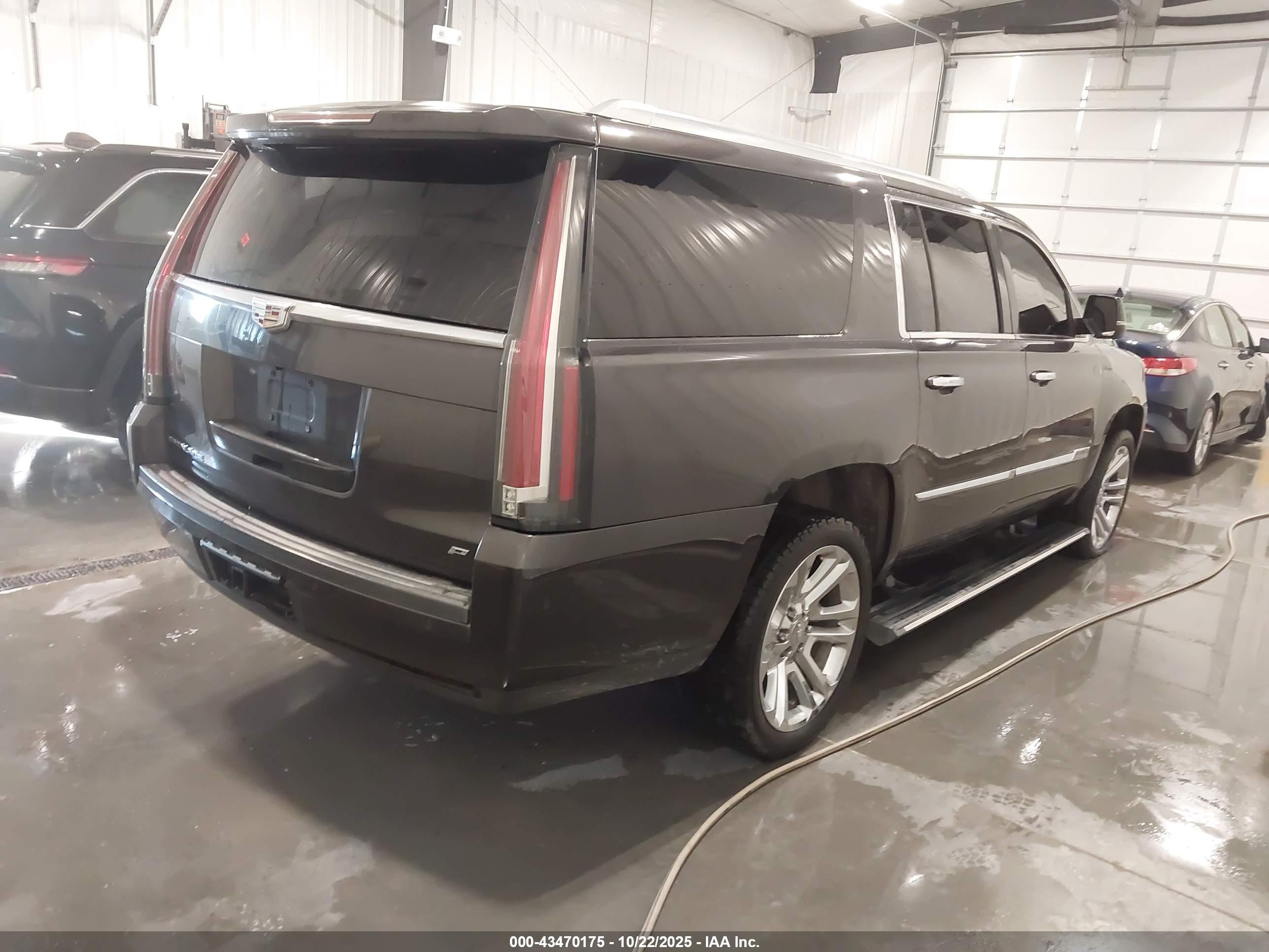 CADILLAC ESCALADE image 4