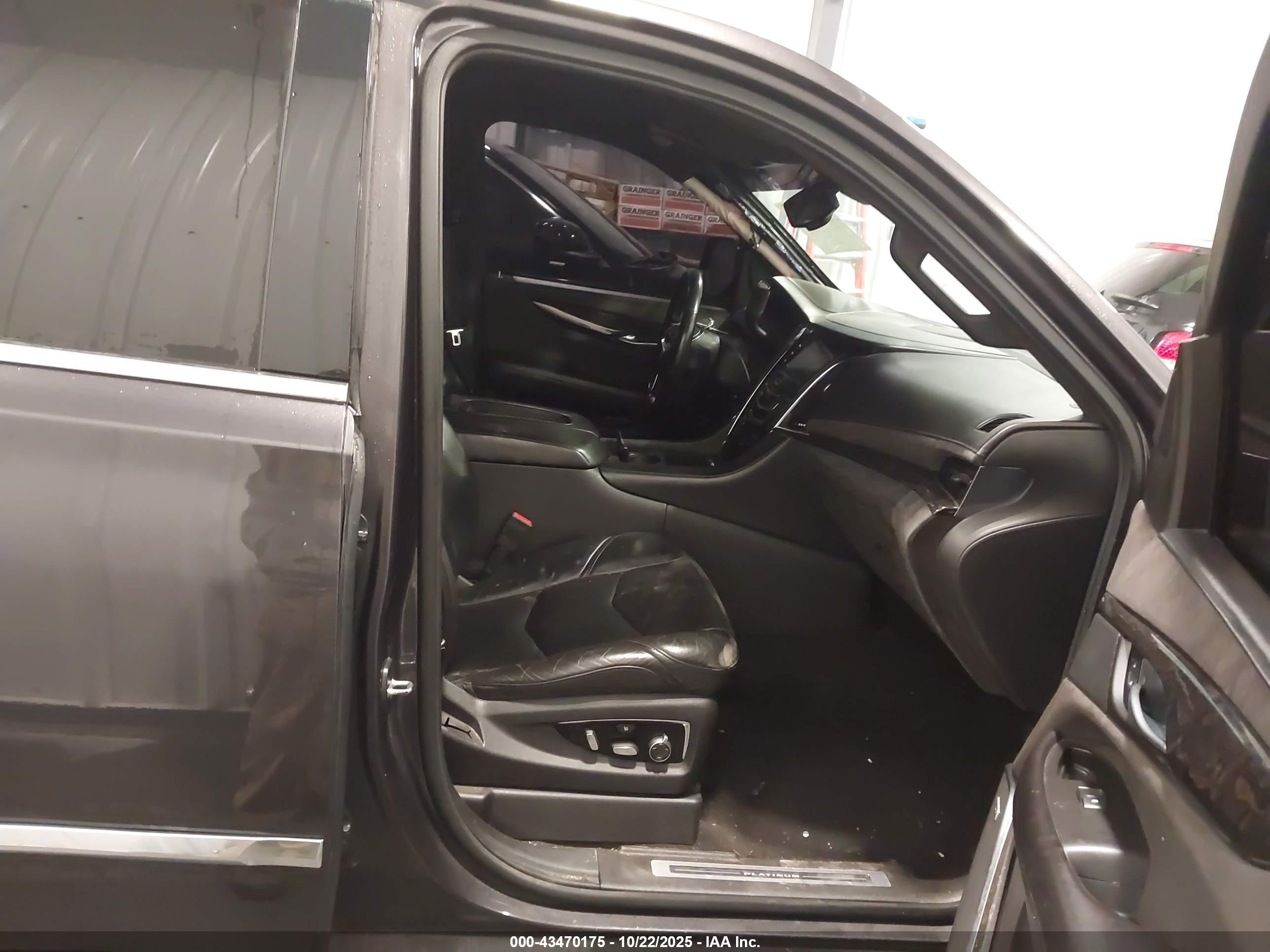 CADILLAC ESCALADE image 5