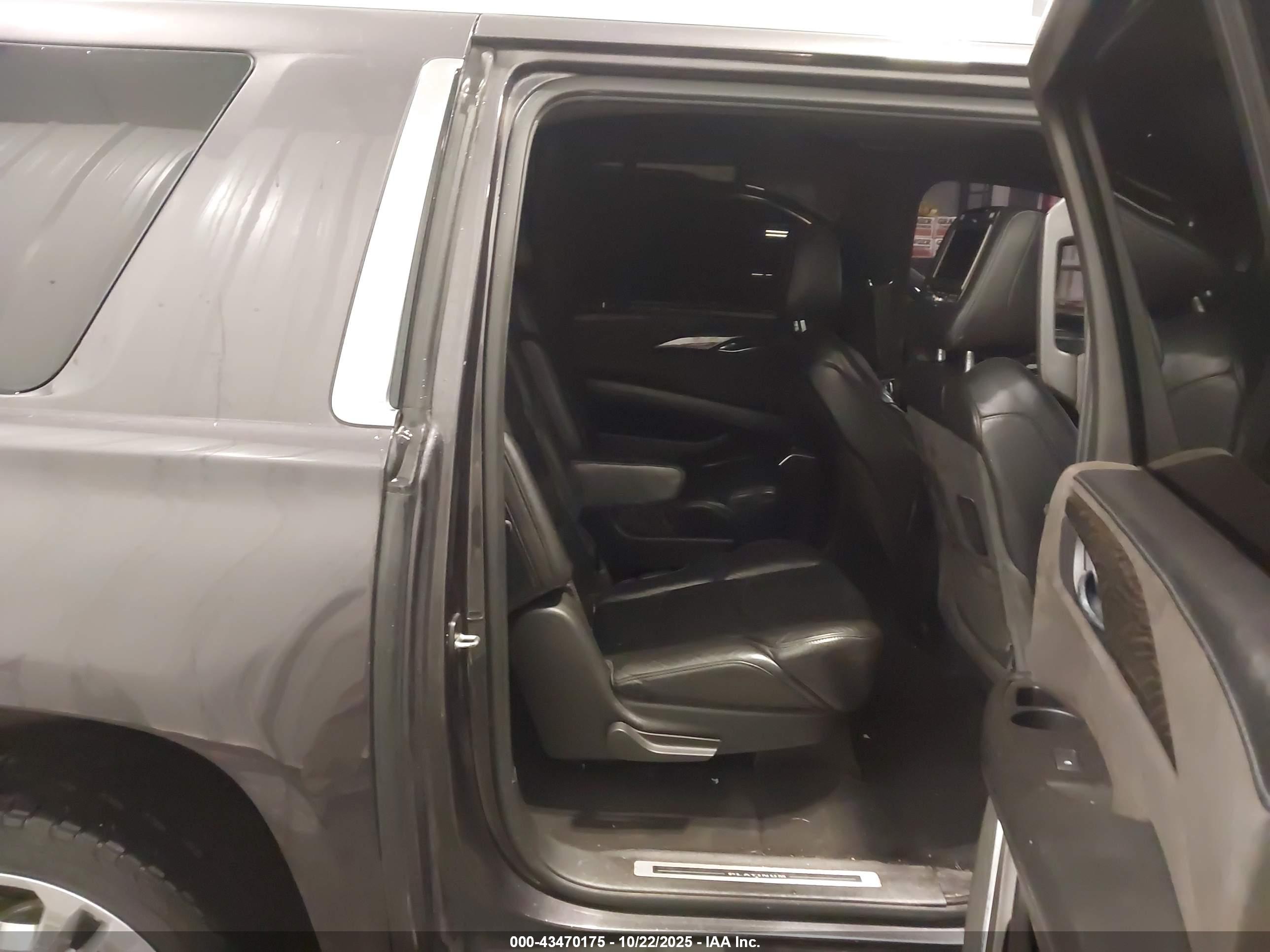 CADILLAC ESCALADE image 8