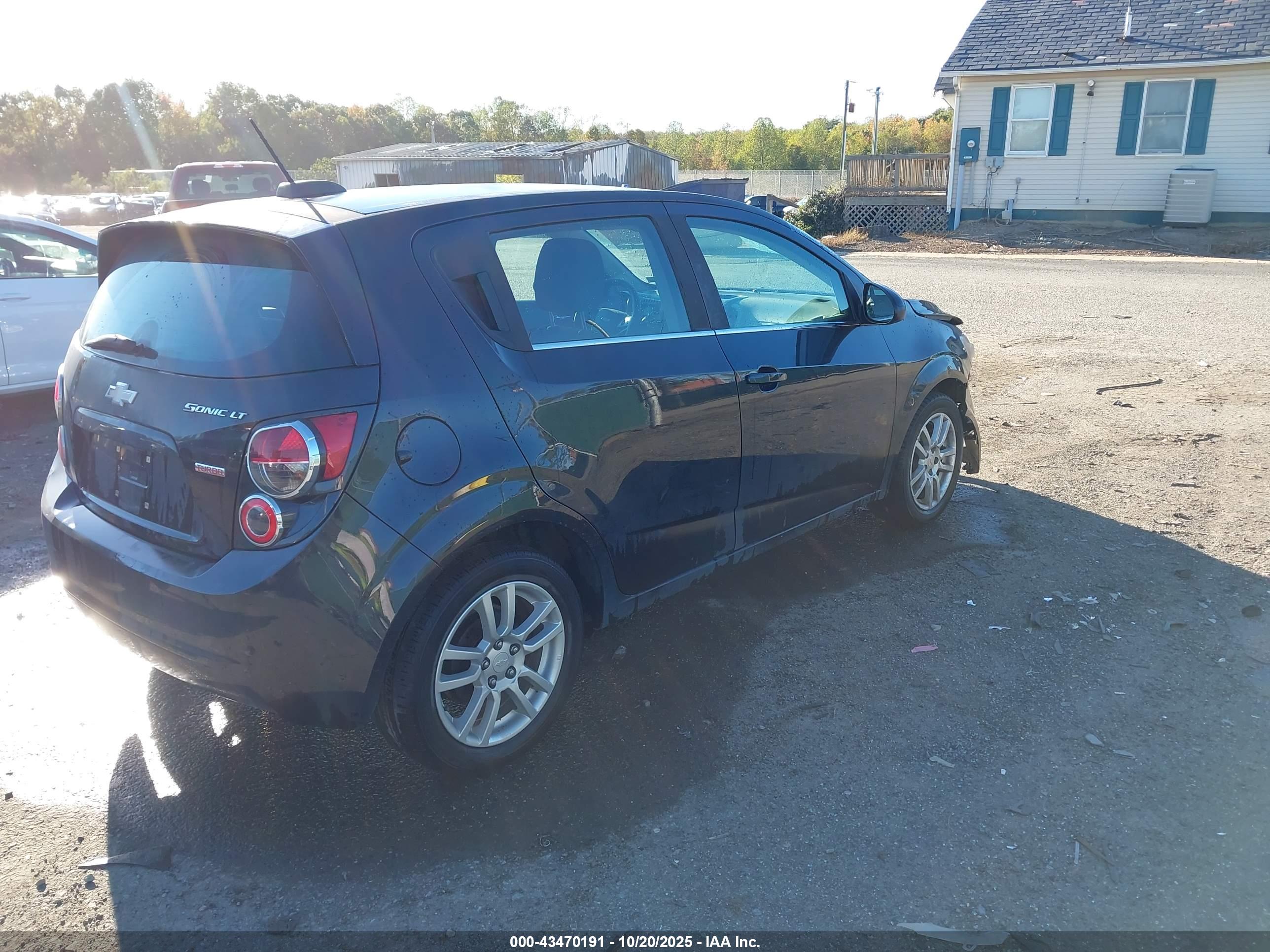 CHEVROLET SONIC image 4