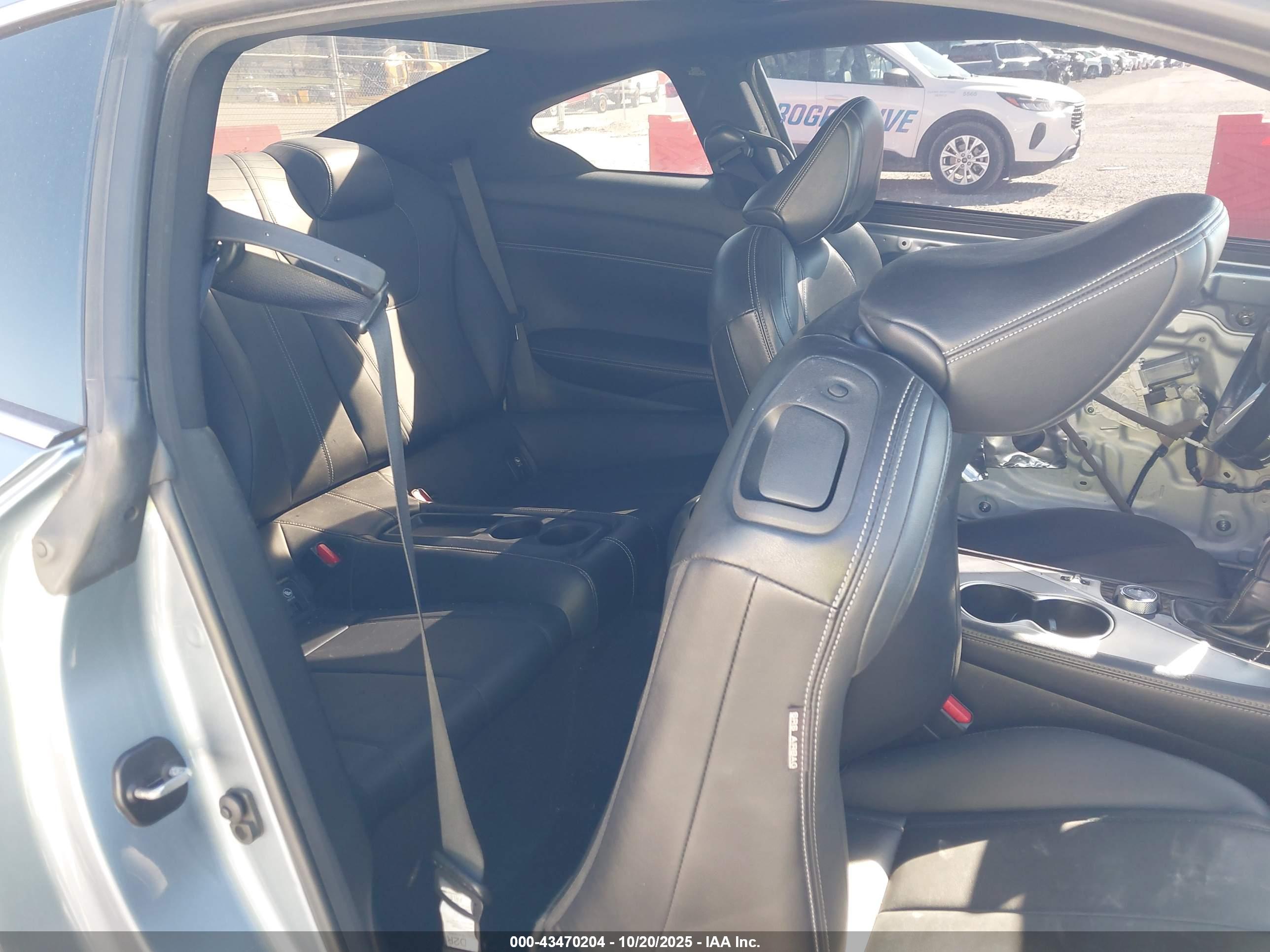 INFINITI Q60 image 8