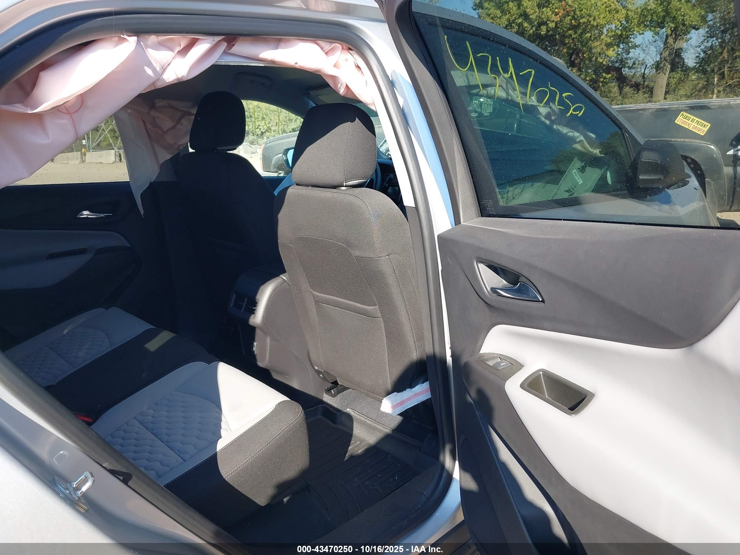 CHEVROLET EQUINOX image 8