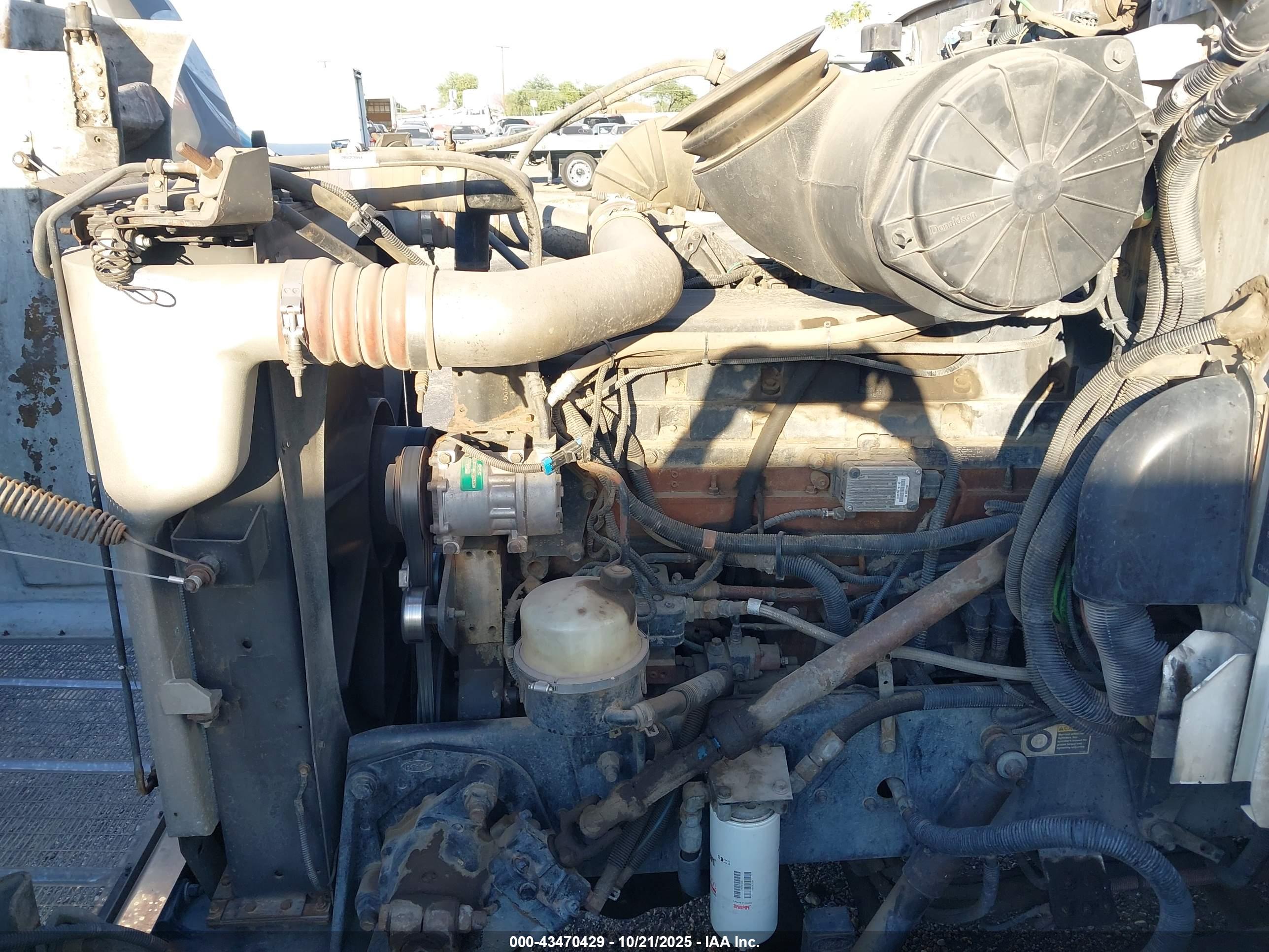 PETERBILT 385 image 10