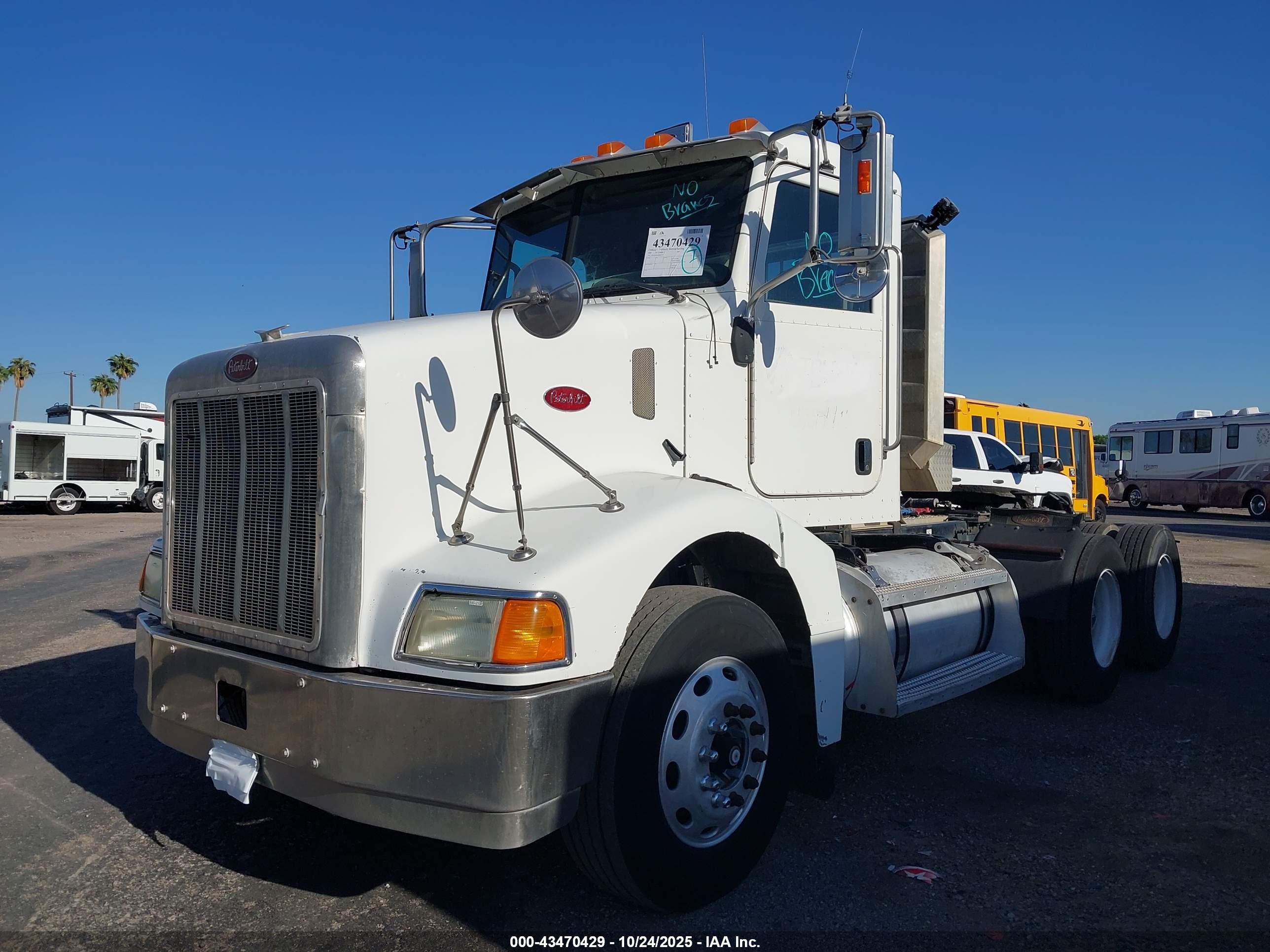 PETERBILT 385 image 2