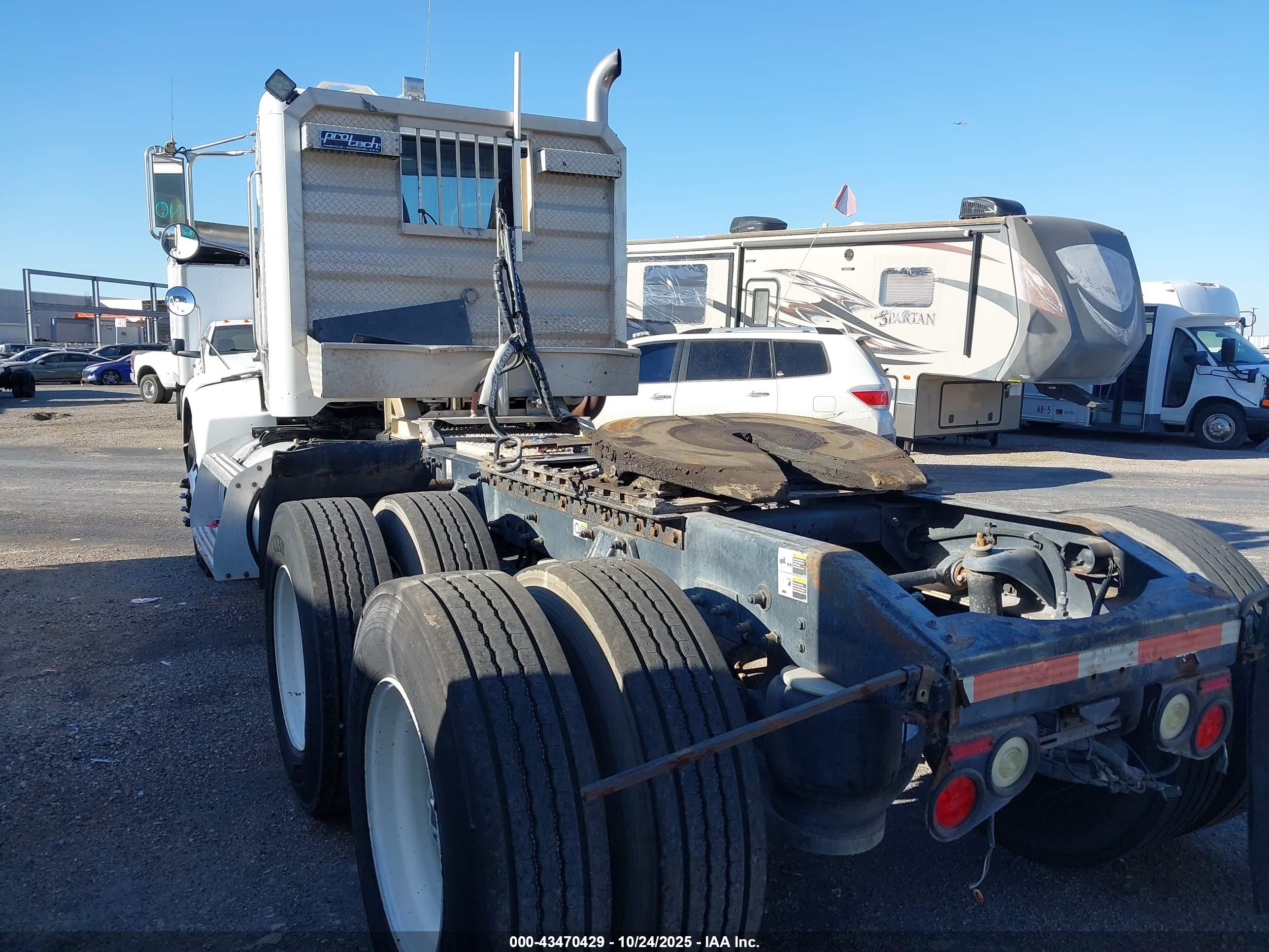PETERBILT 385 image 3