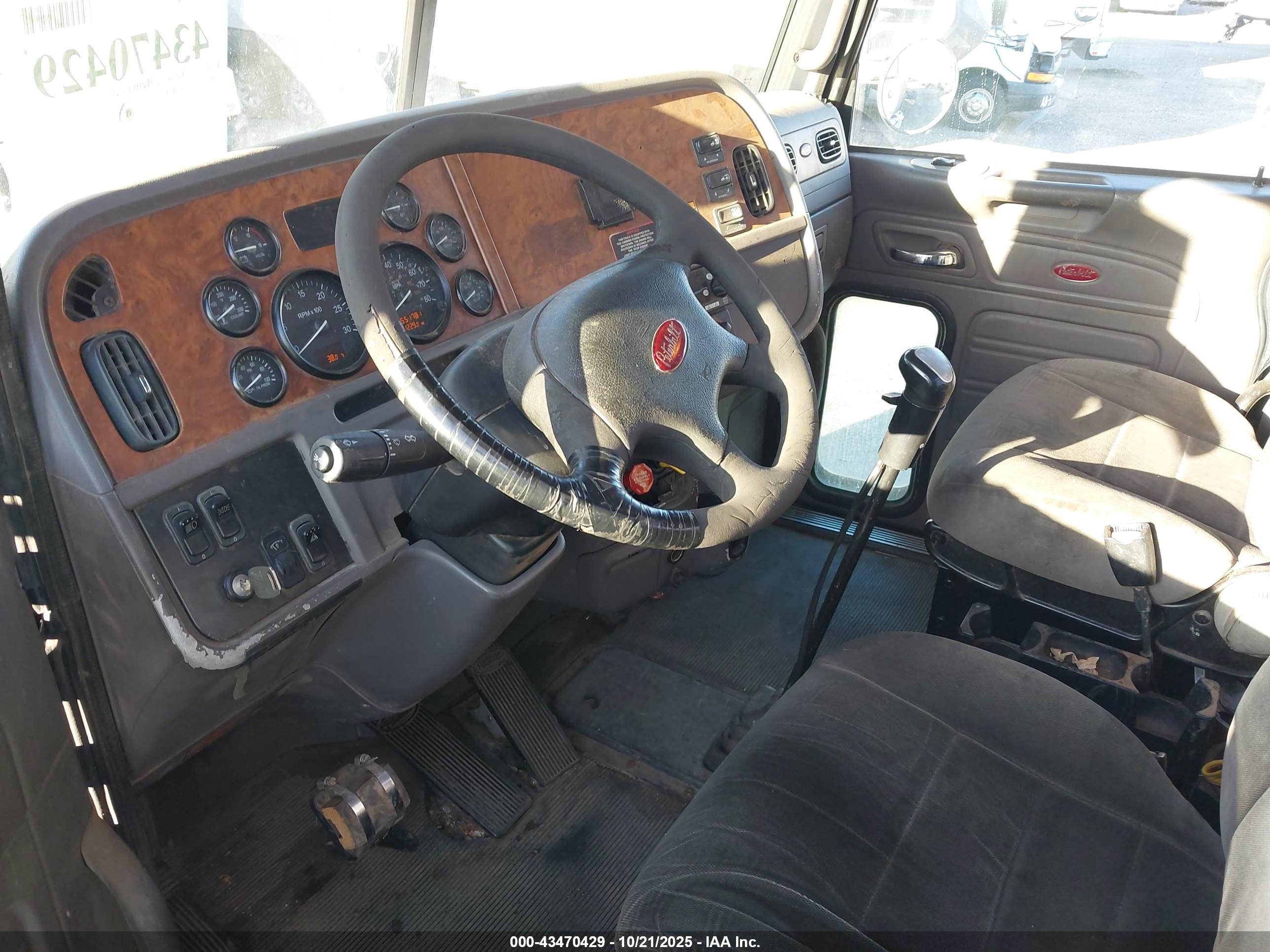 PETERBILT 385 image 7