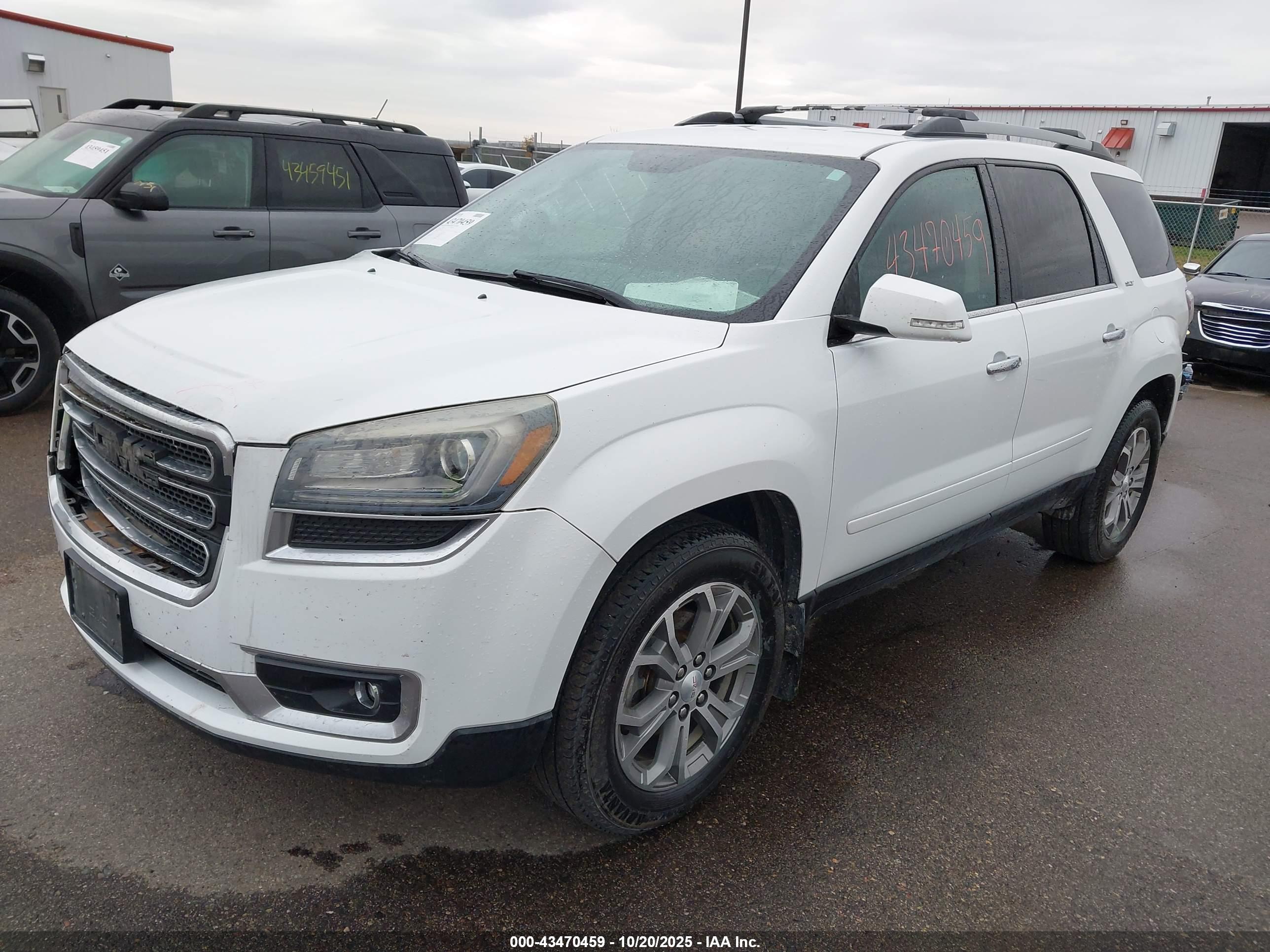 GMC ACADIA image 2