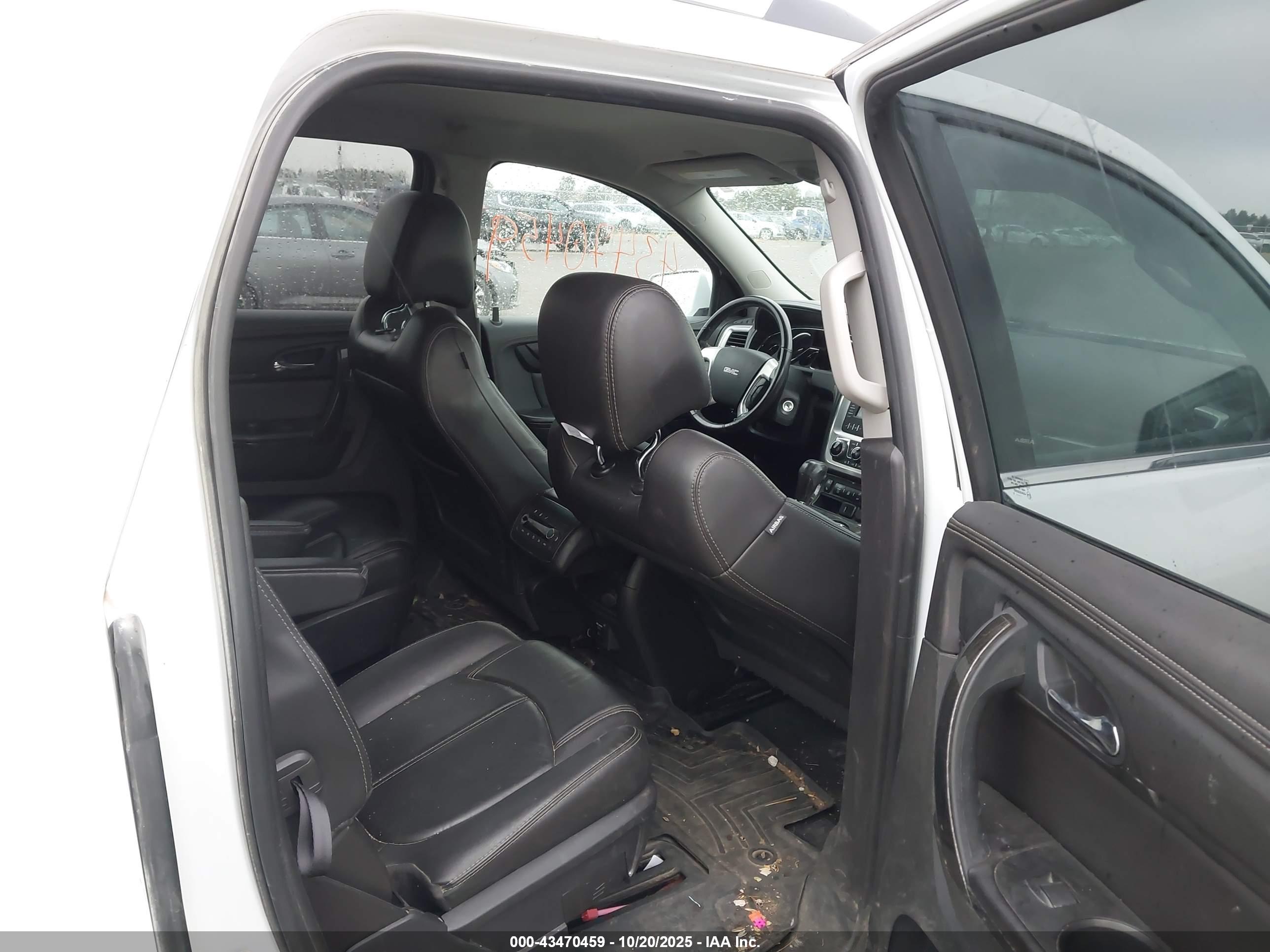 GMC ACADIA image 8