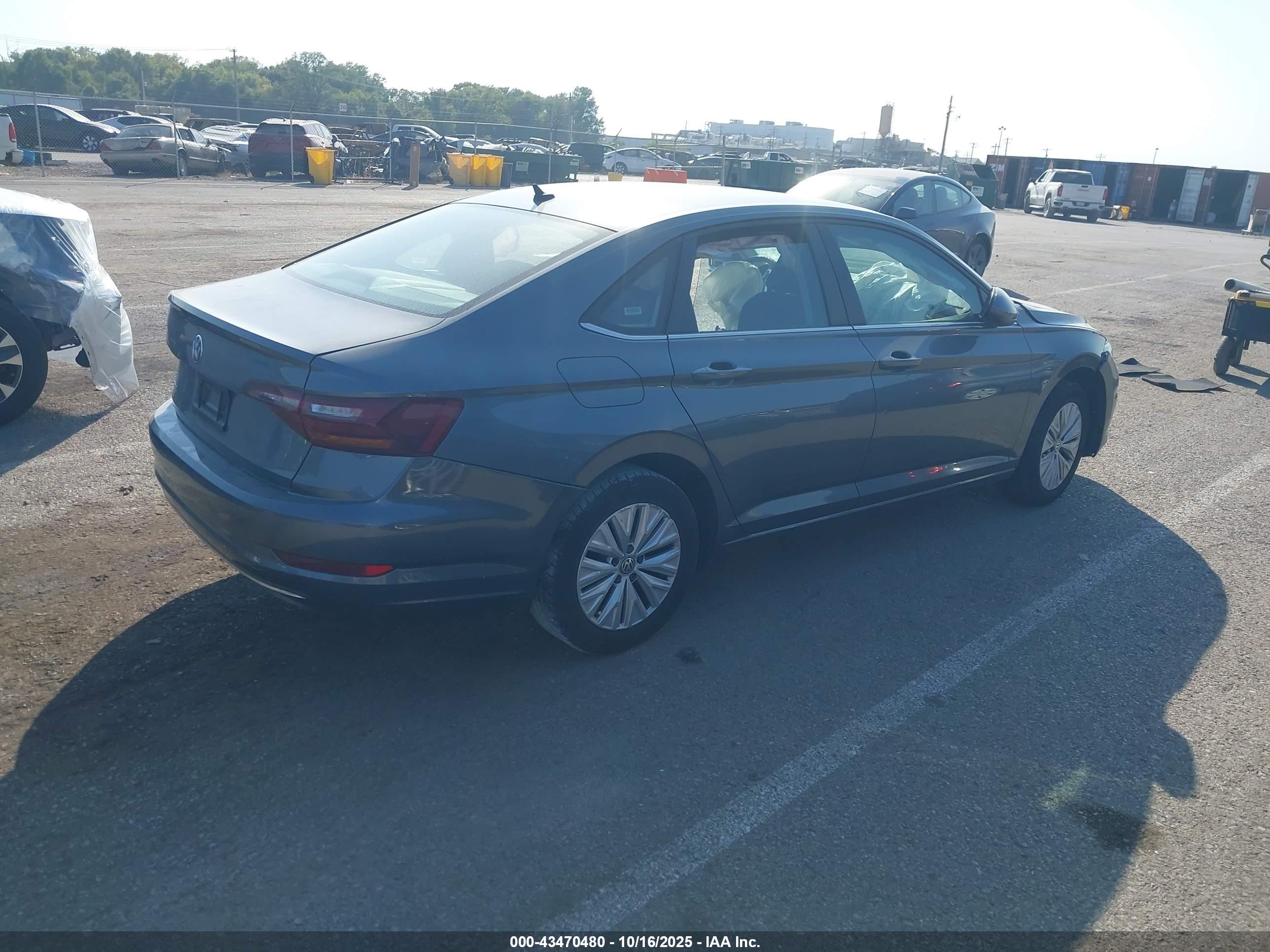 VOLKSWAGEN JETTA image 4