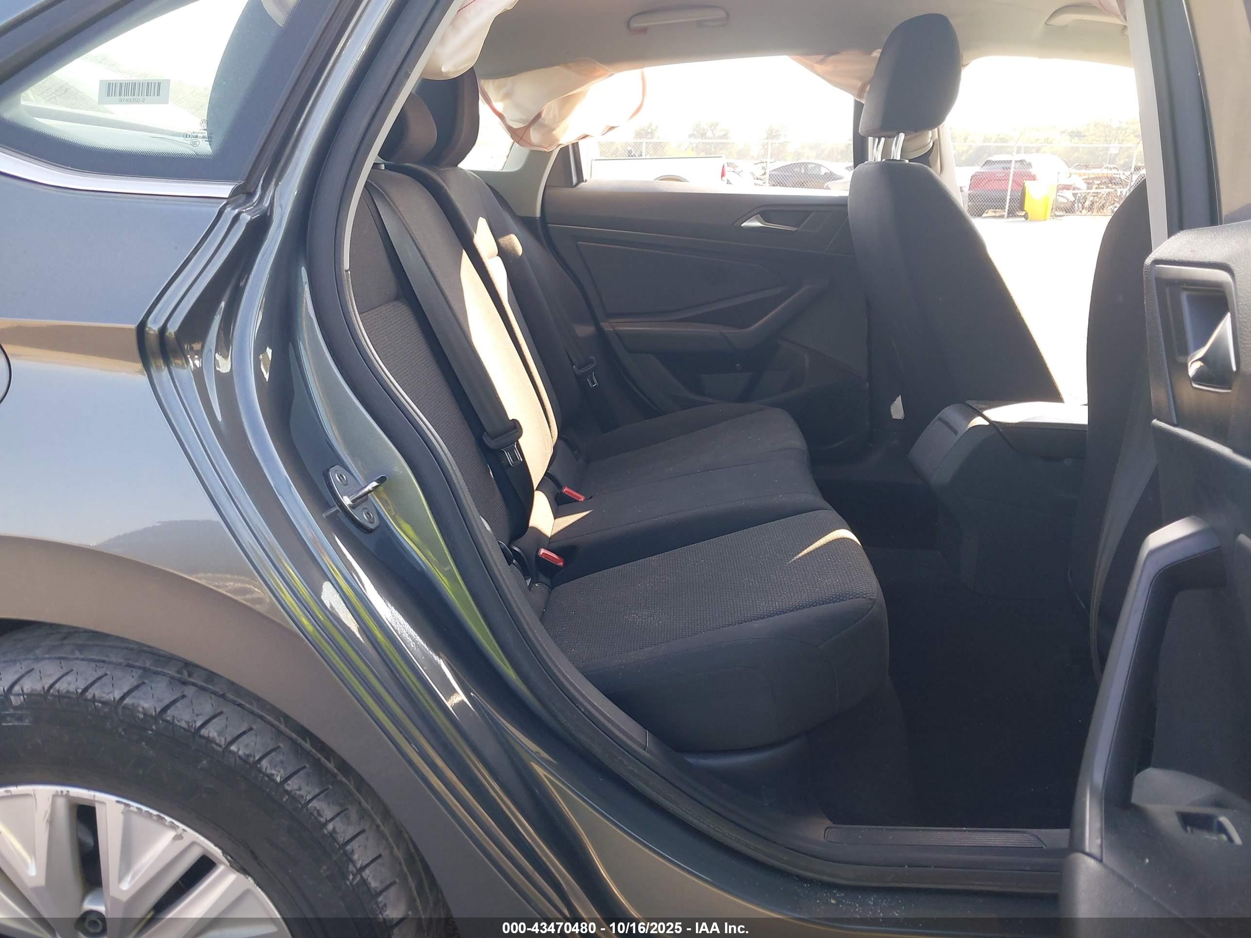 VOLKSWAGEN JETTA image 8