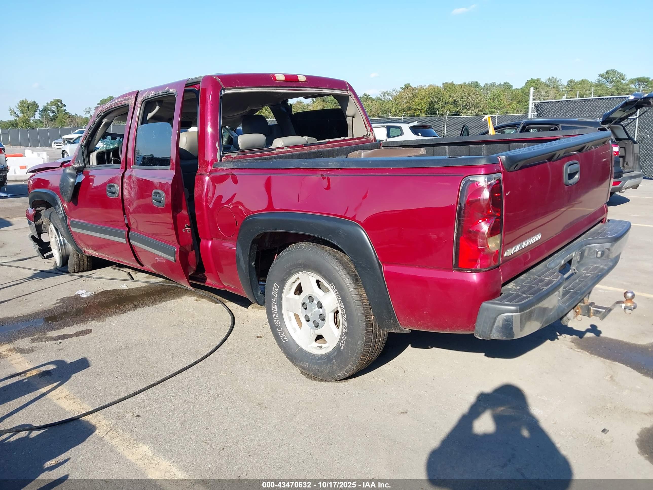CHEVROLET SILVERADO image 3