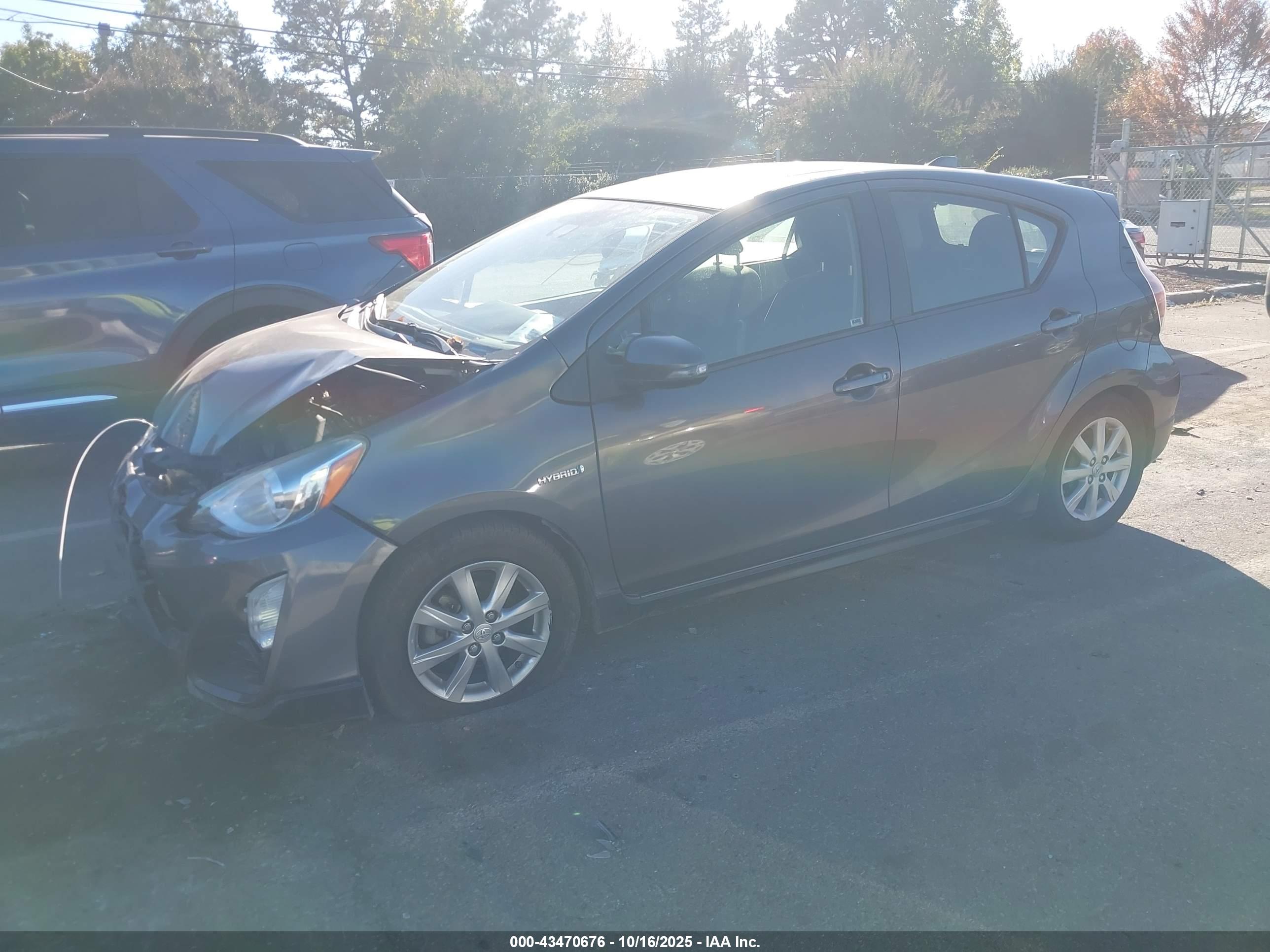 TOYOTA PRIUS image 2