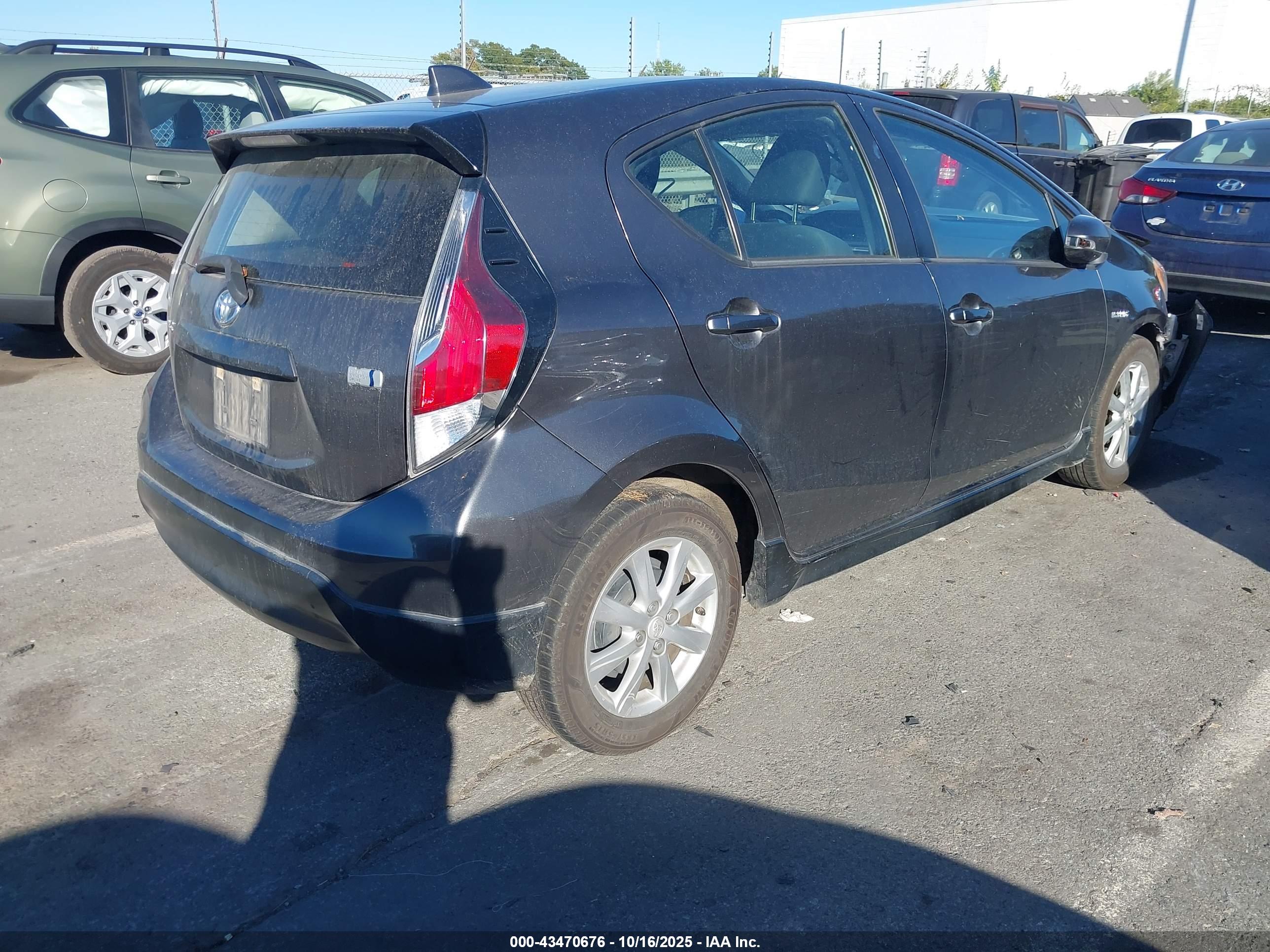 TOYOTA PRIUS image 4