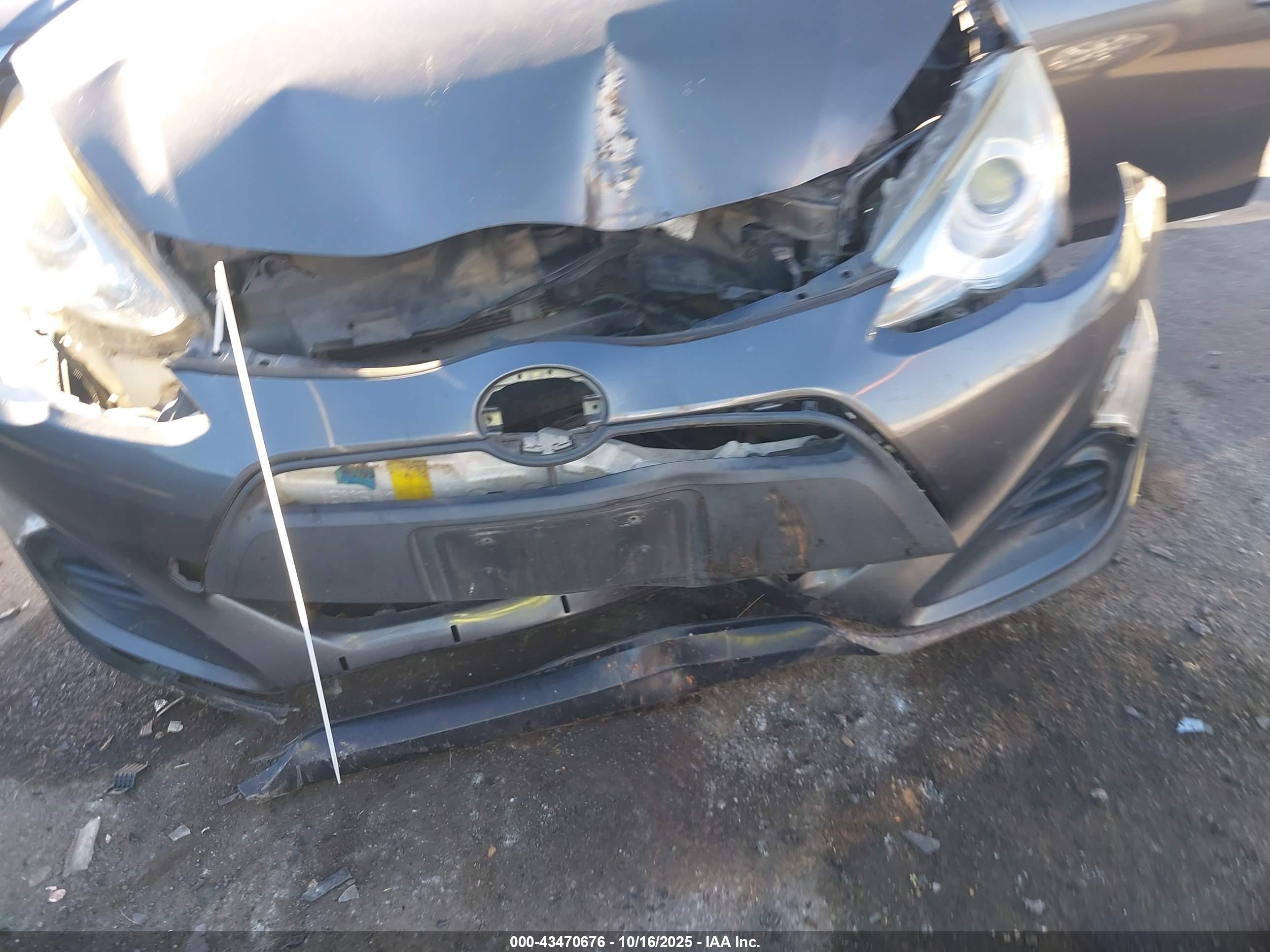TOYOTA PRIUS image 6