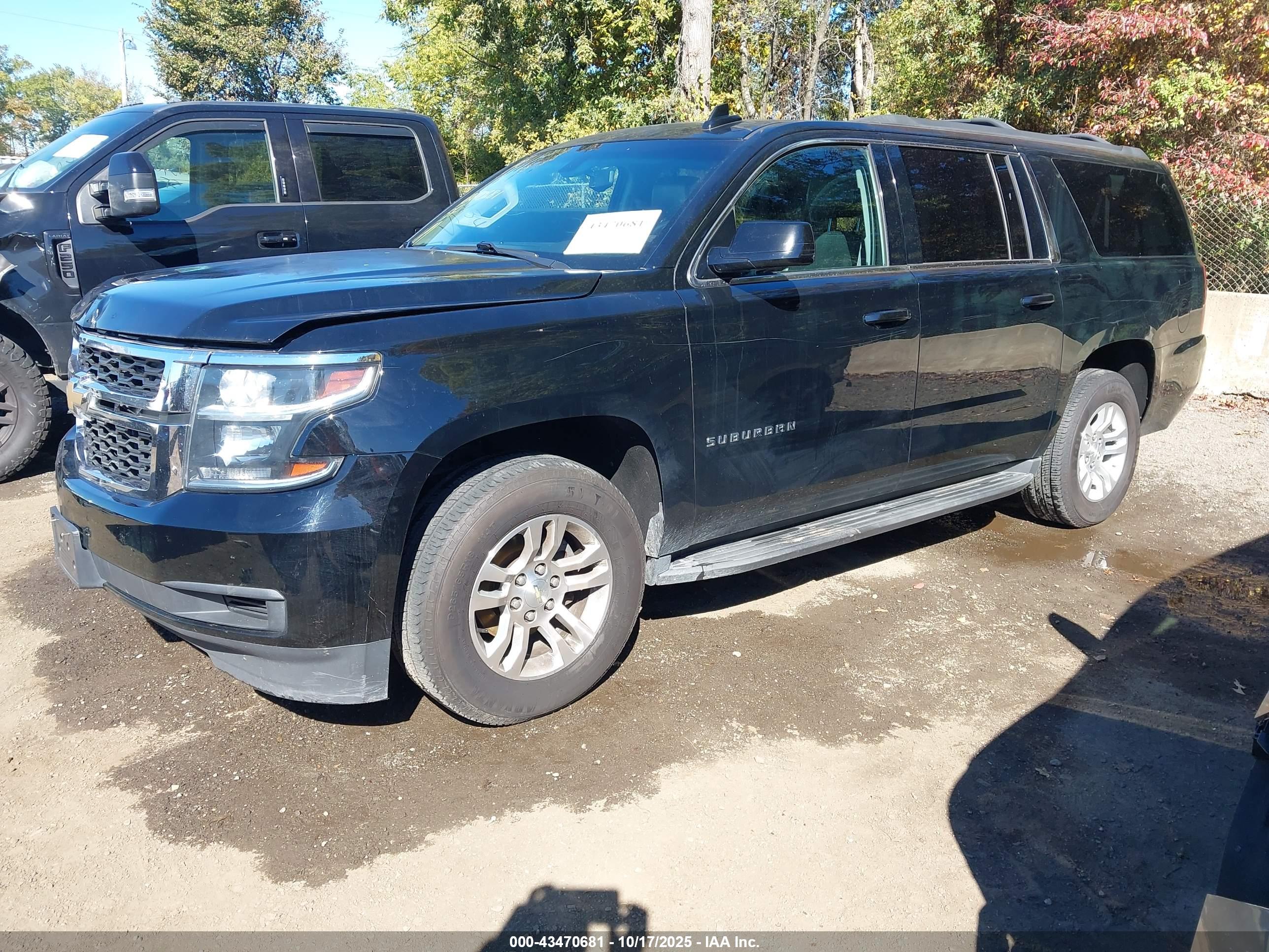 CHEVROLET SUBURBAN image 2