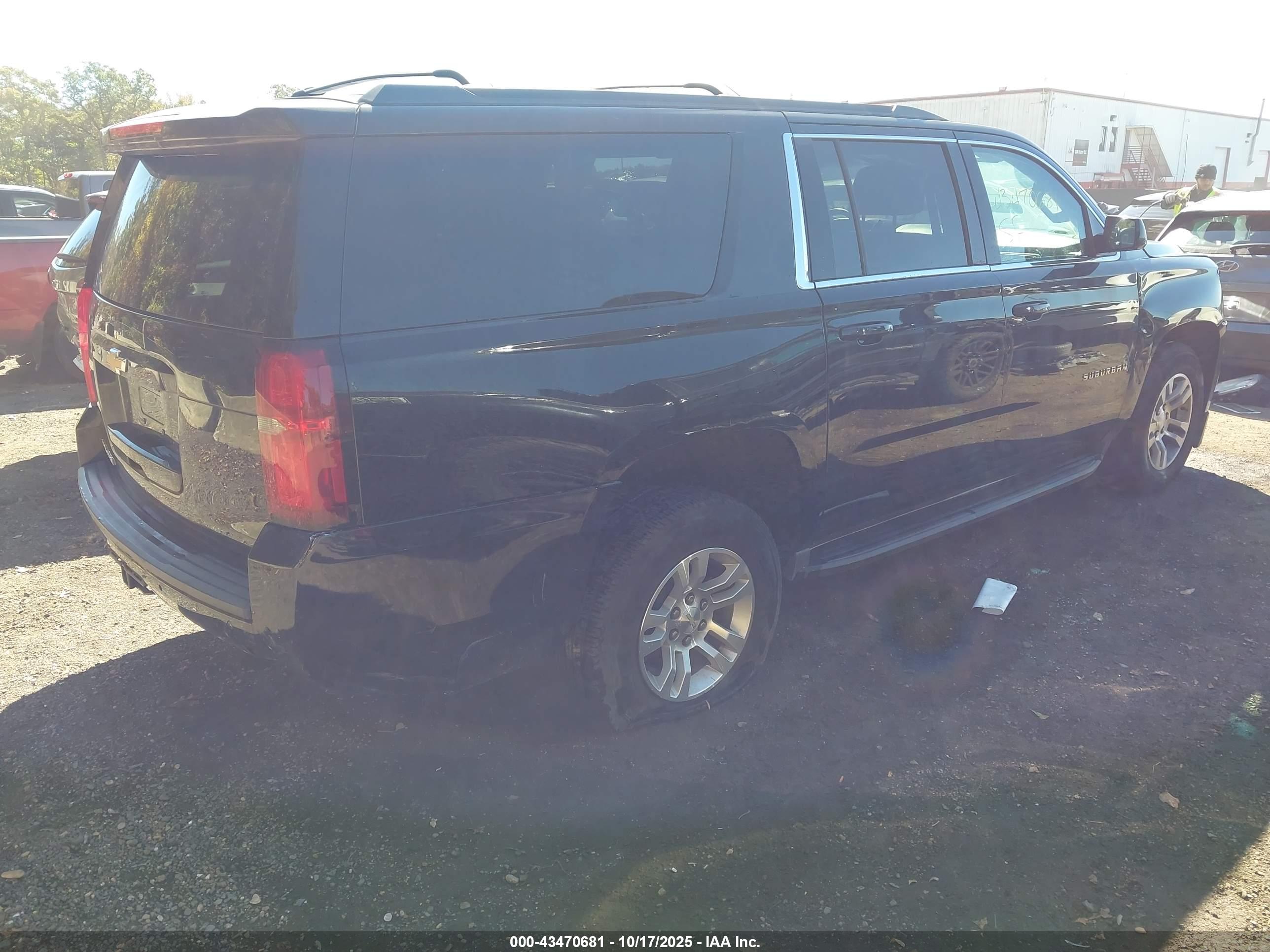 CHEVROLET SUBURBAN image 4
