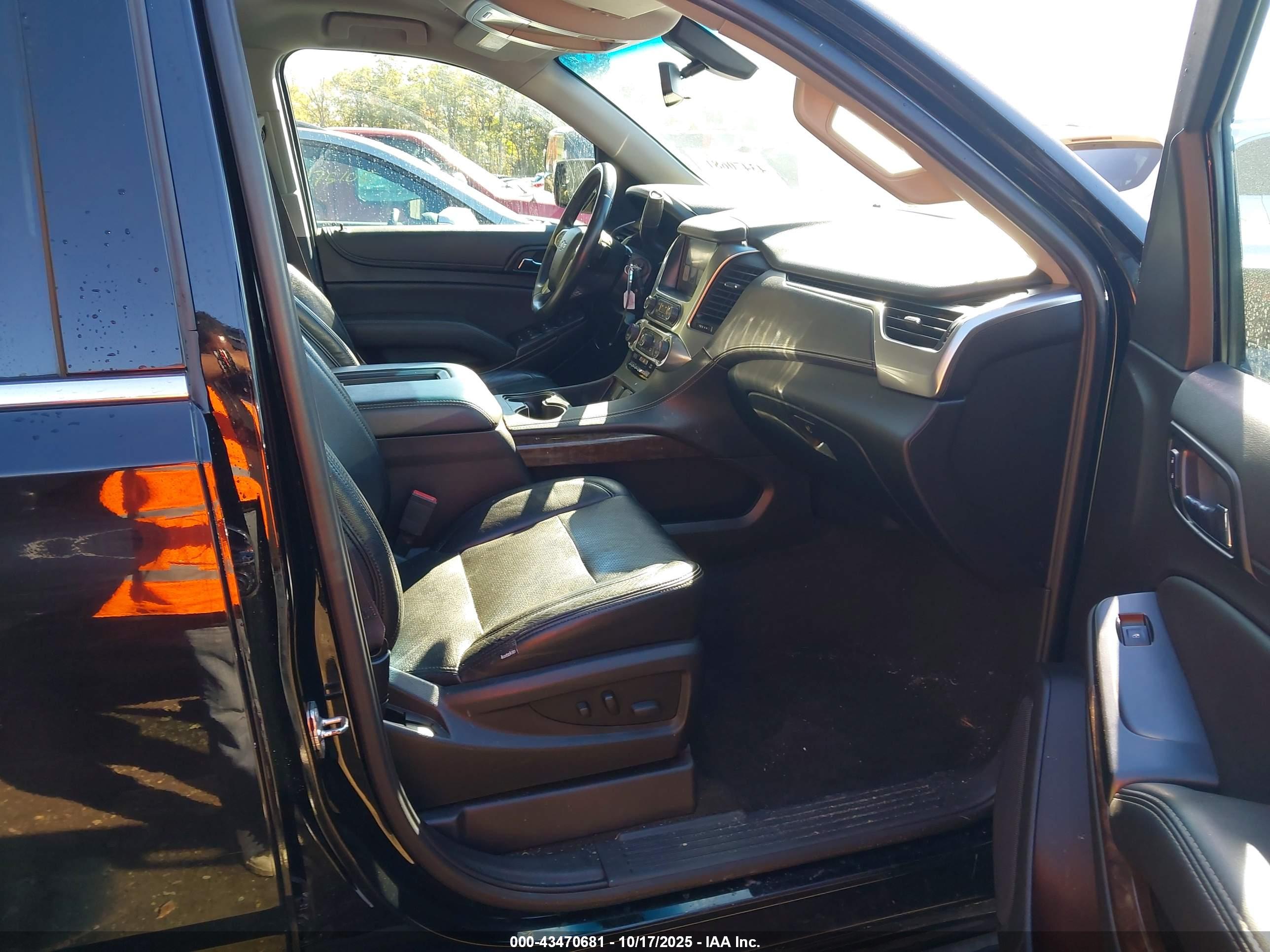 CHEVROLET SUBURBAN image 5