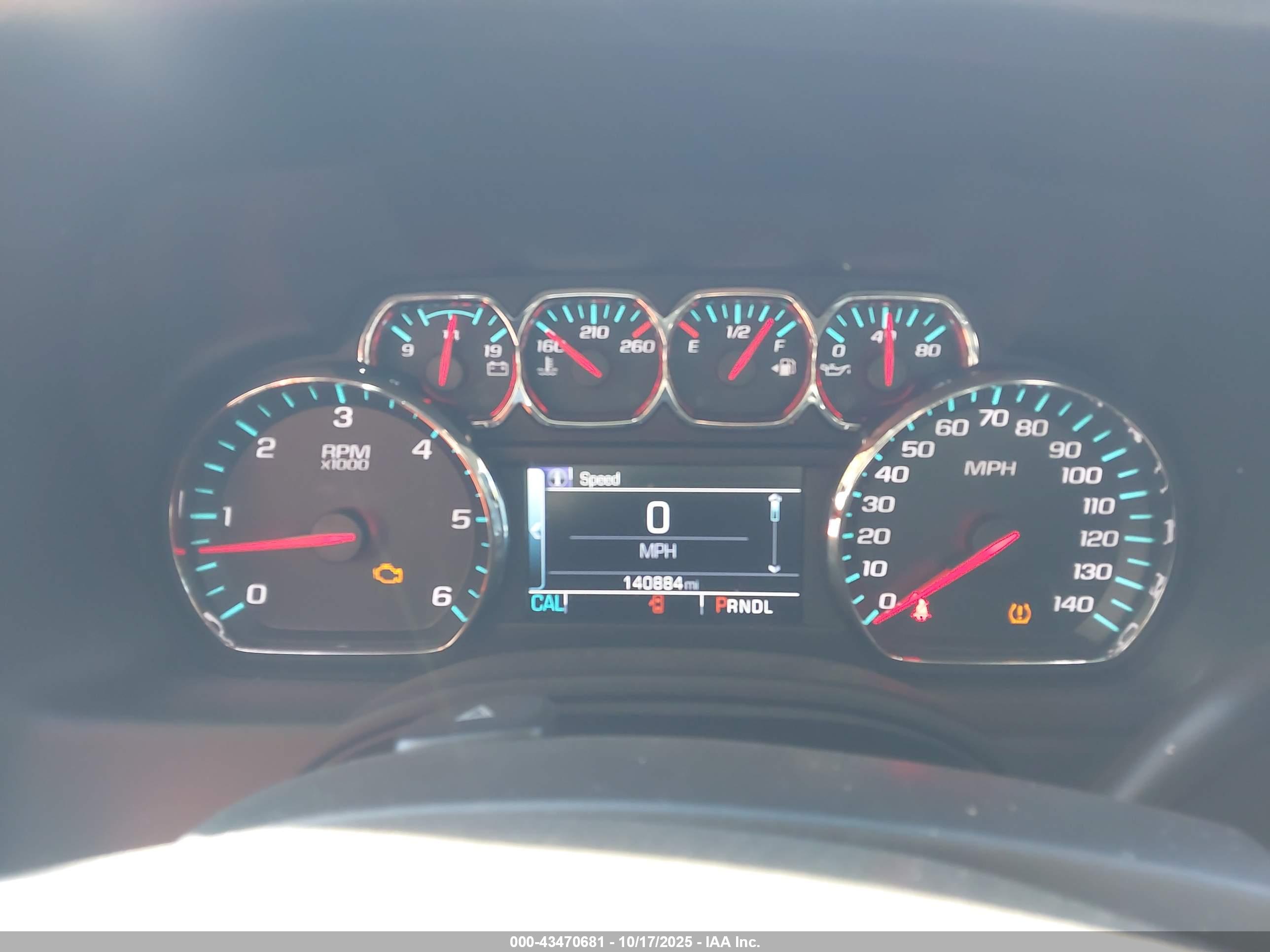 CHEVROLET SUBURBAN image 7