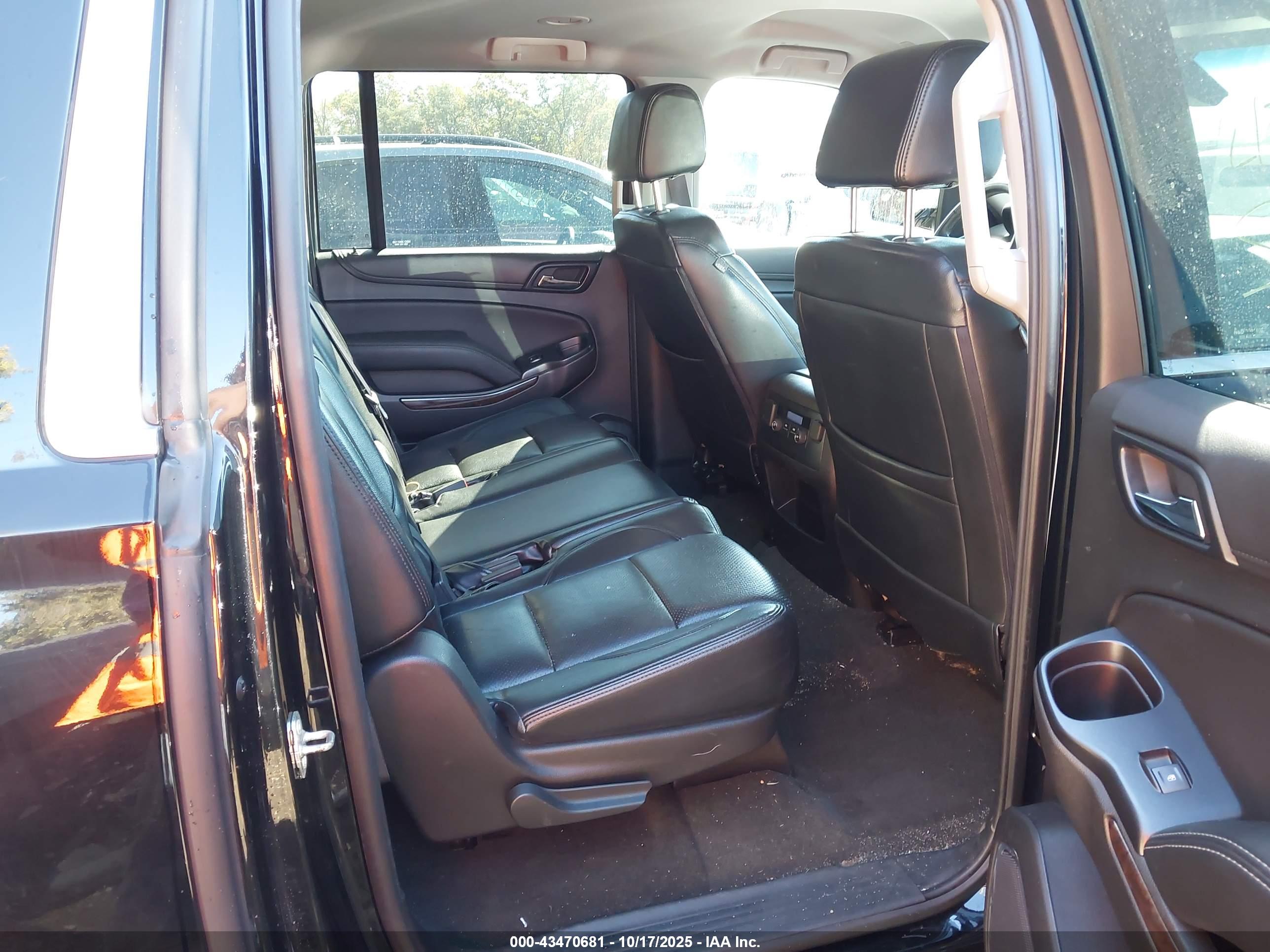 CHEVROLET SUBURBAN image 8