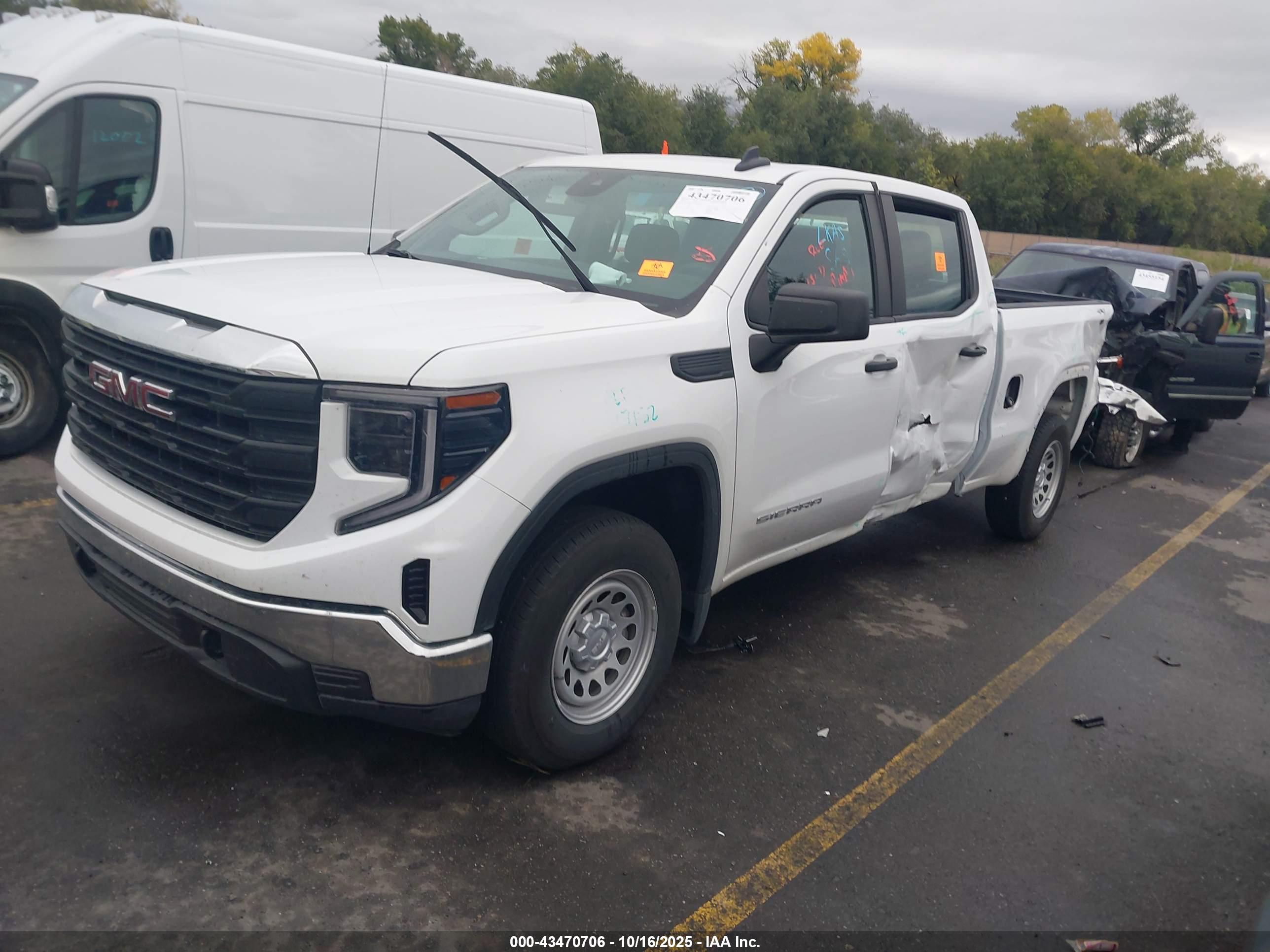 GMC SIERRA image 2