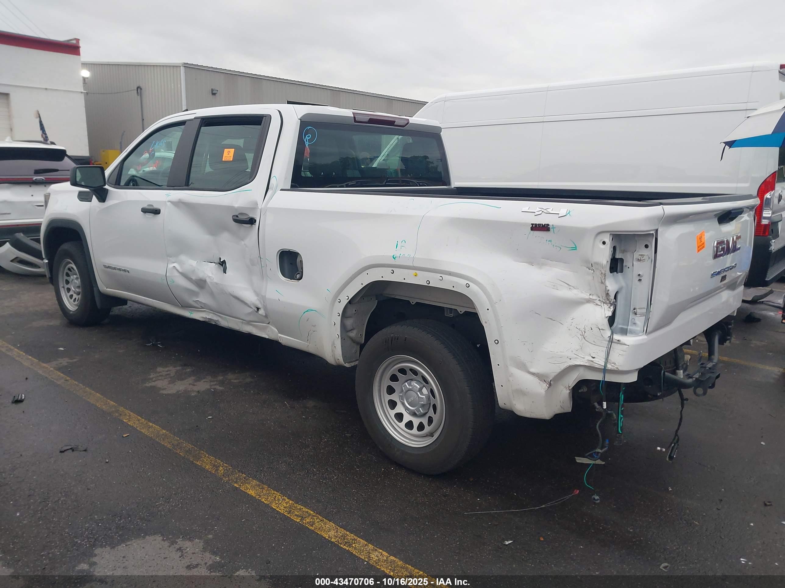 GMC SIERRA image 3