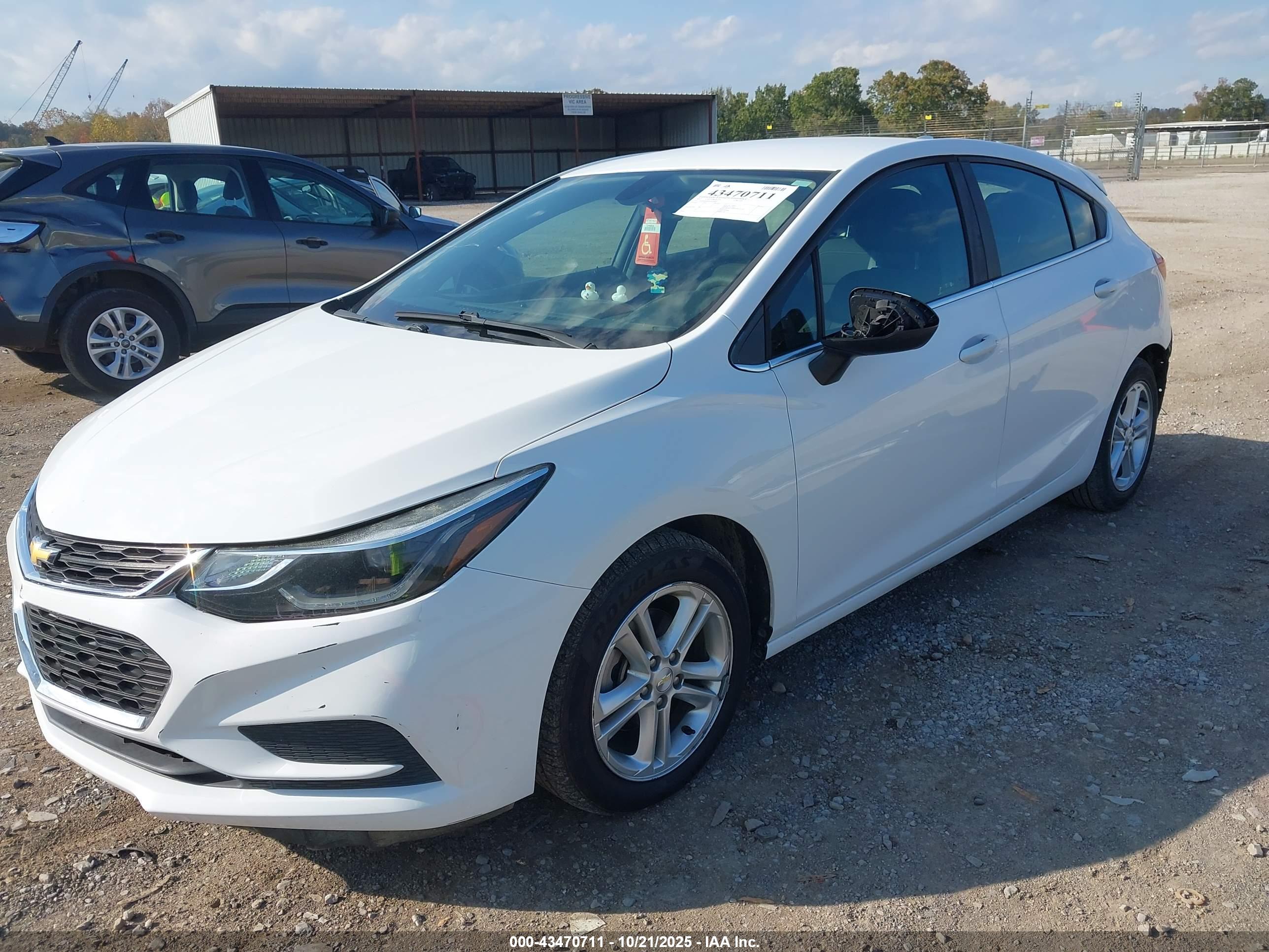 CHEVROLET CRUZE image 2
