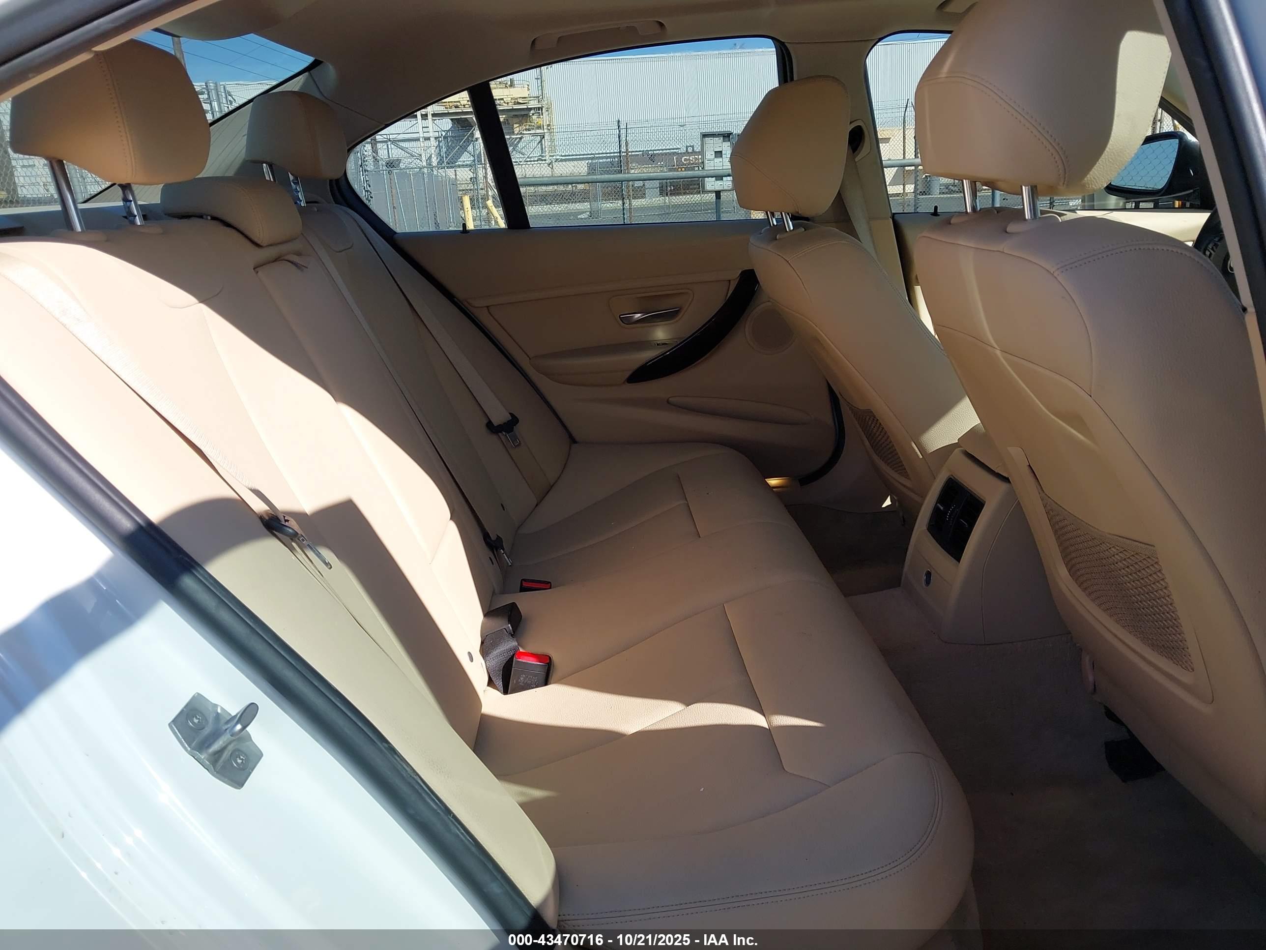 BMW 320I image 8