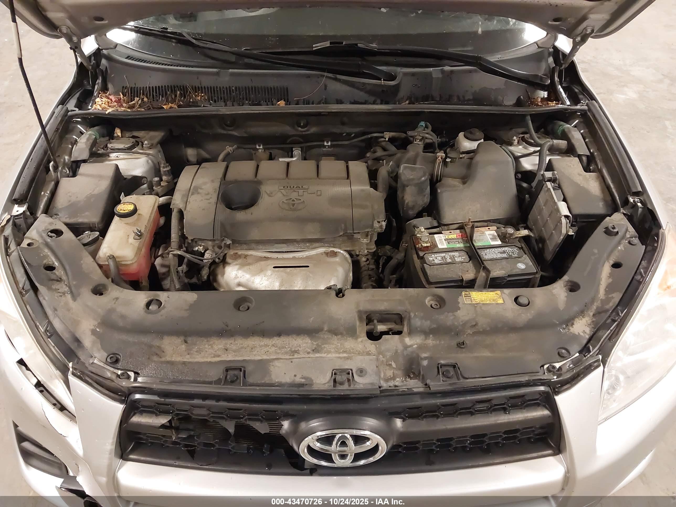 TOYOTA RAV4 image 10