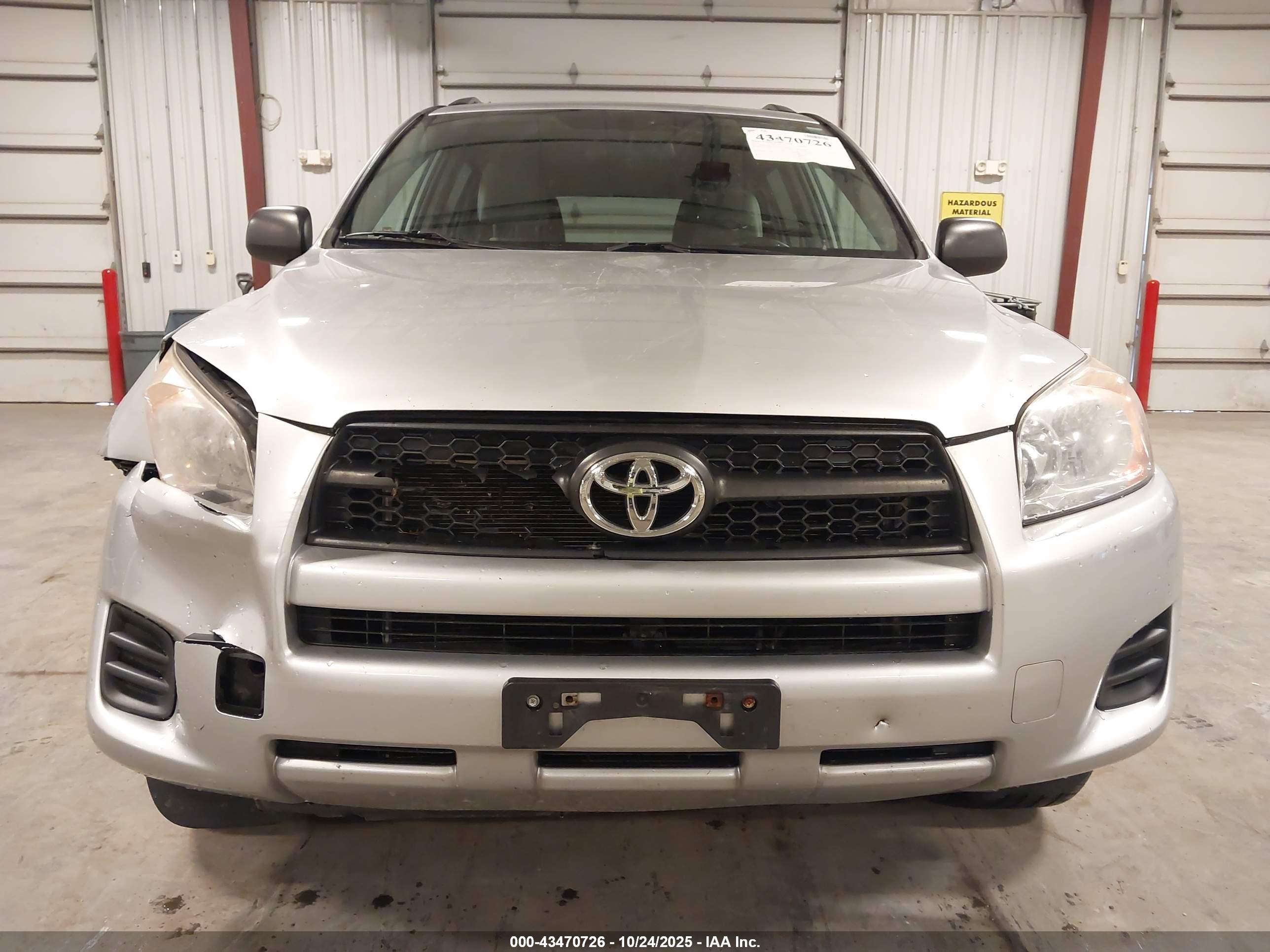 TOYOTA RAV4 image 6