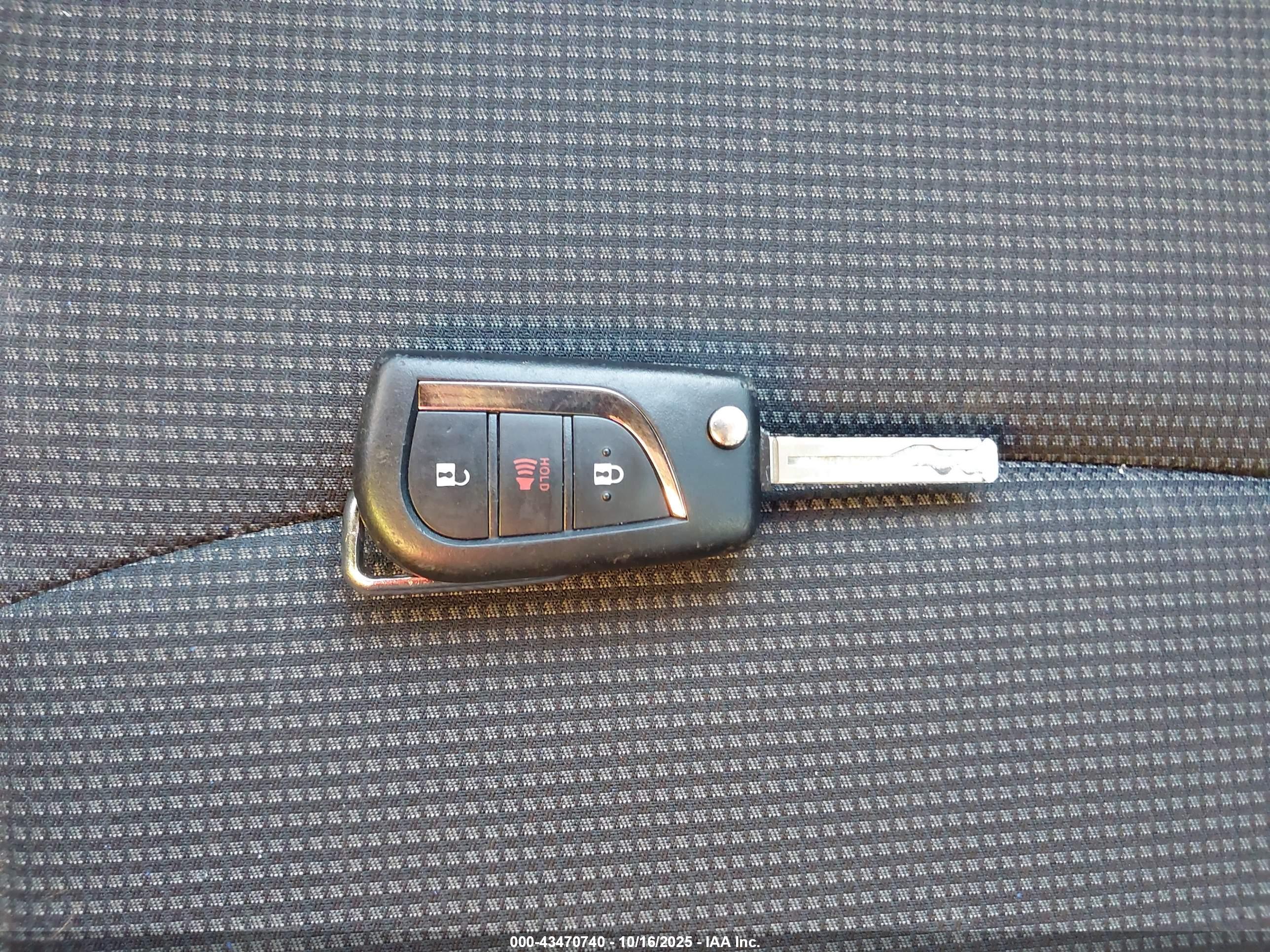 TOYOTA RAV4 image 11