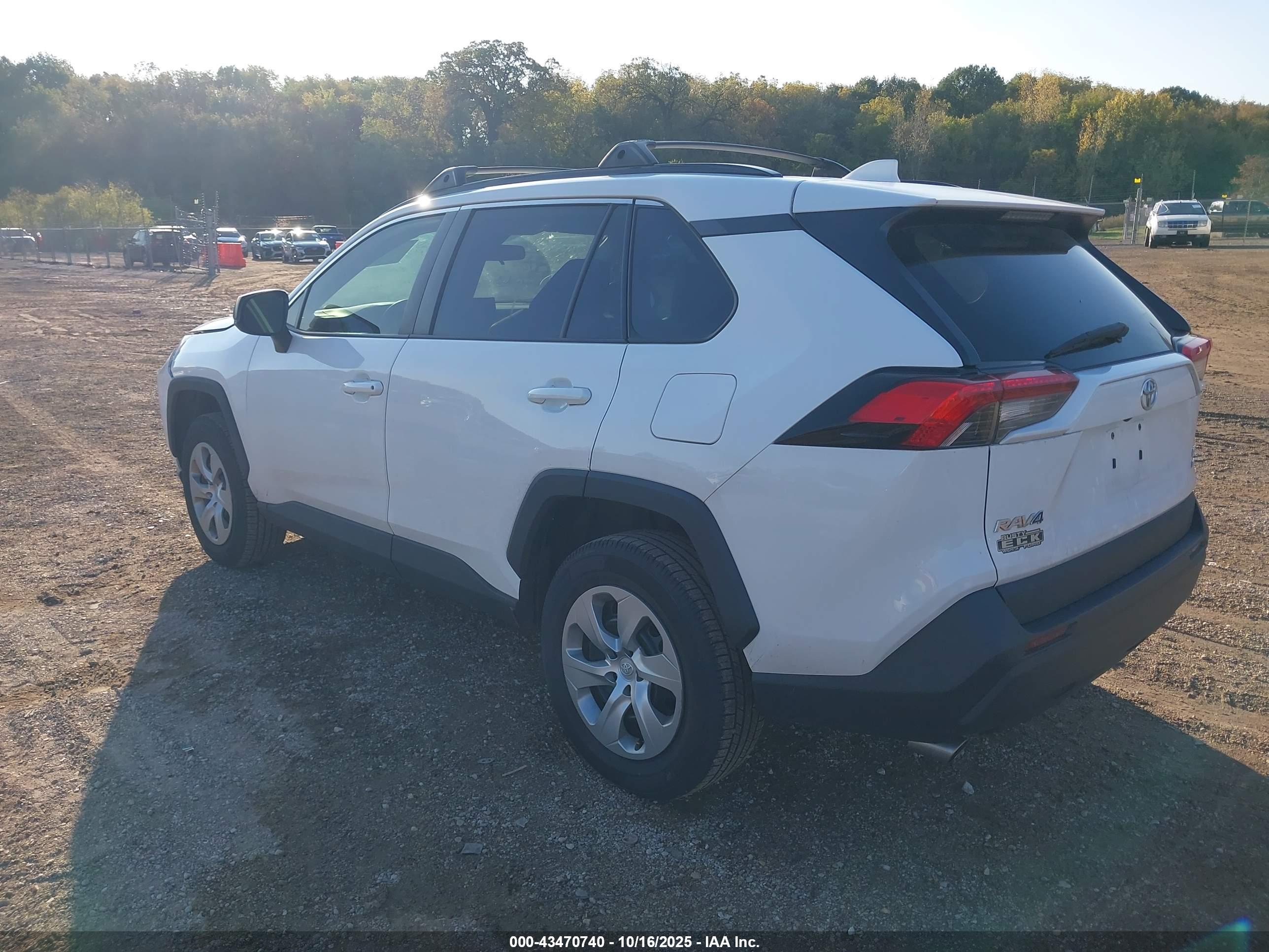 TOYOTA RAV4 image 3