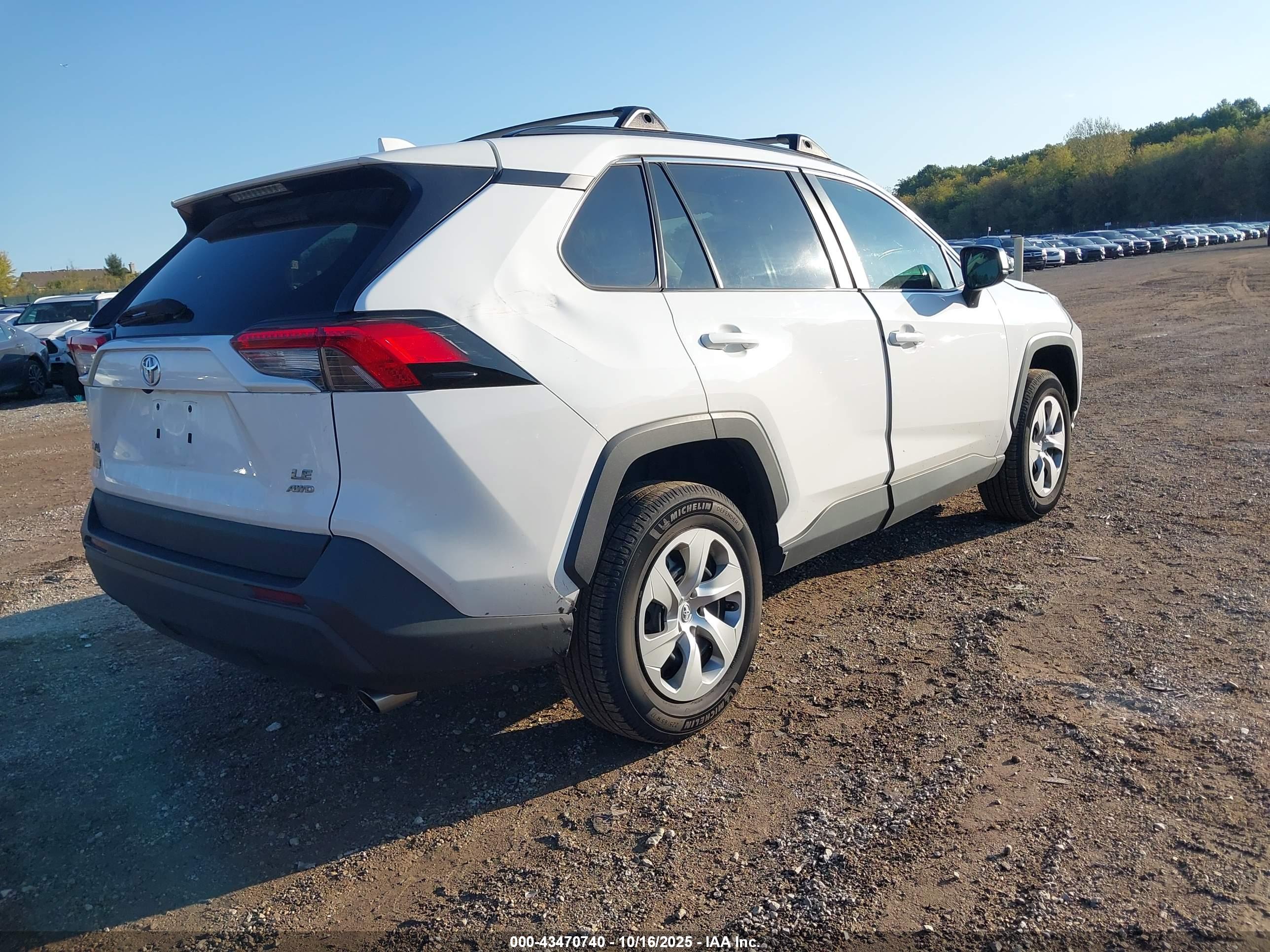 TOYOTA RAV4 image 4