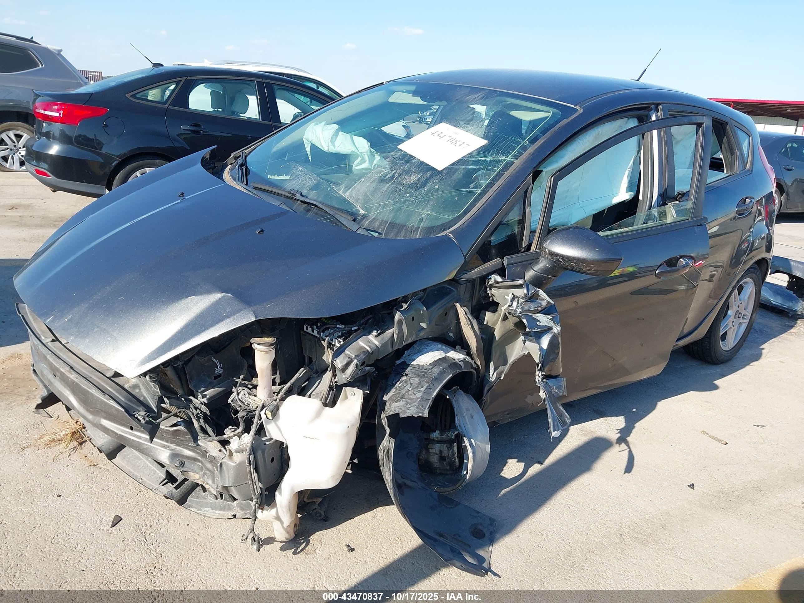 FORD FIESTA image 6