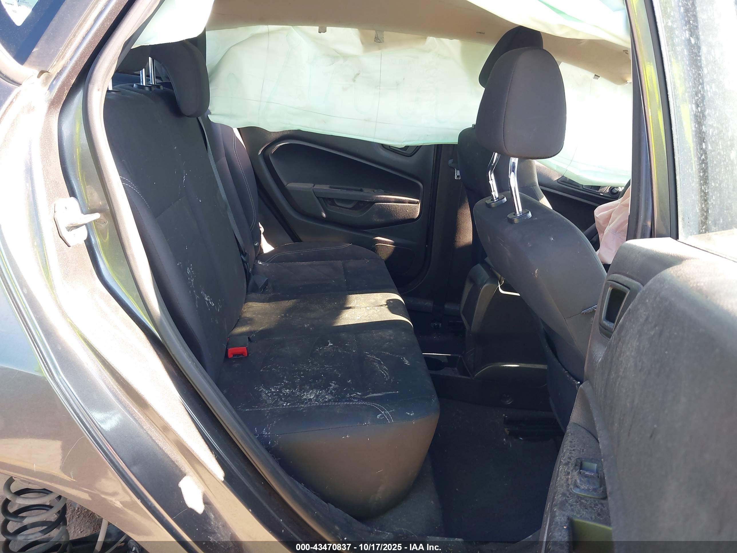 FORD FIESTA image 8