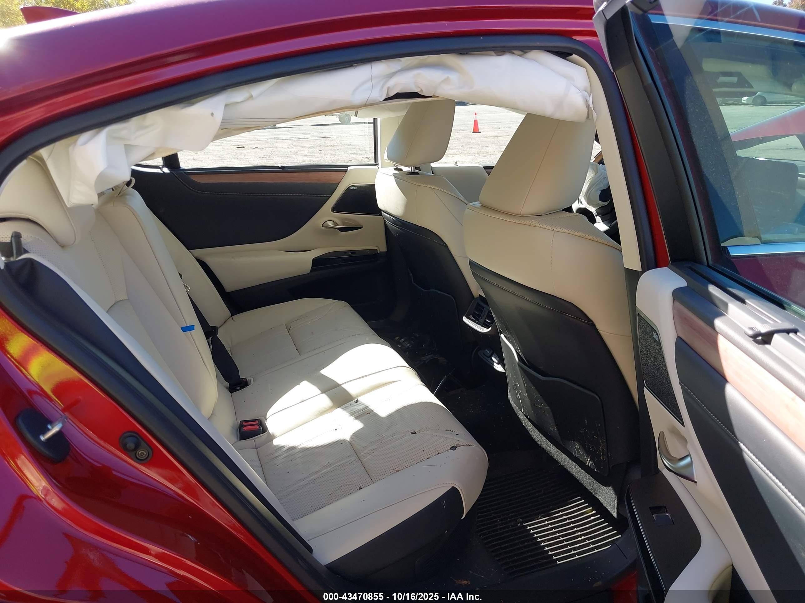LEXUS ES image 8
