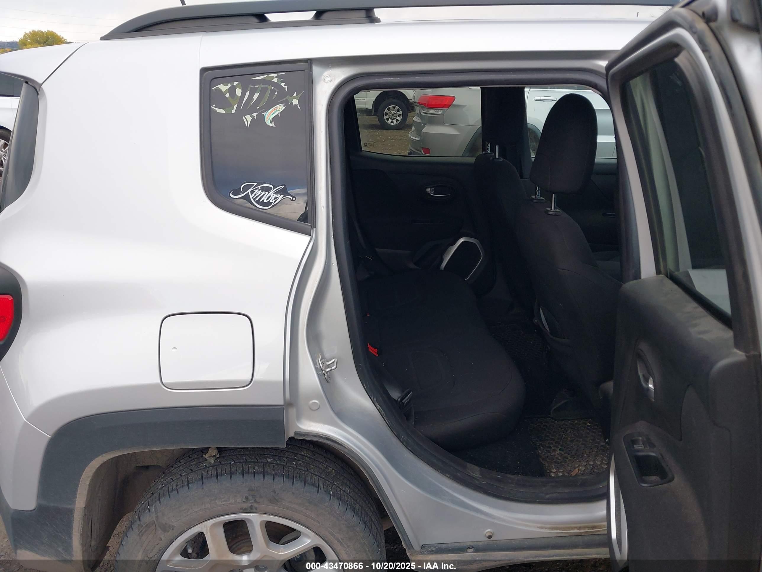JEEP RENEGADE image 8