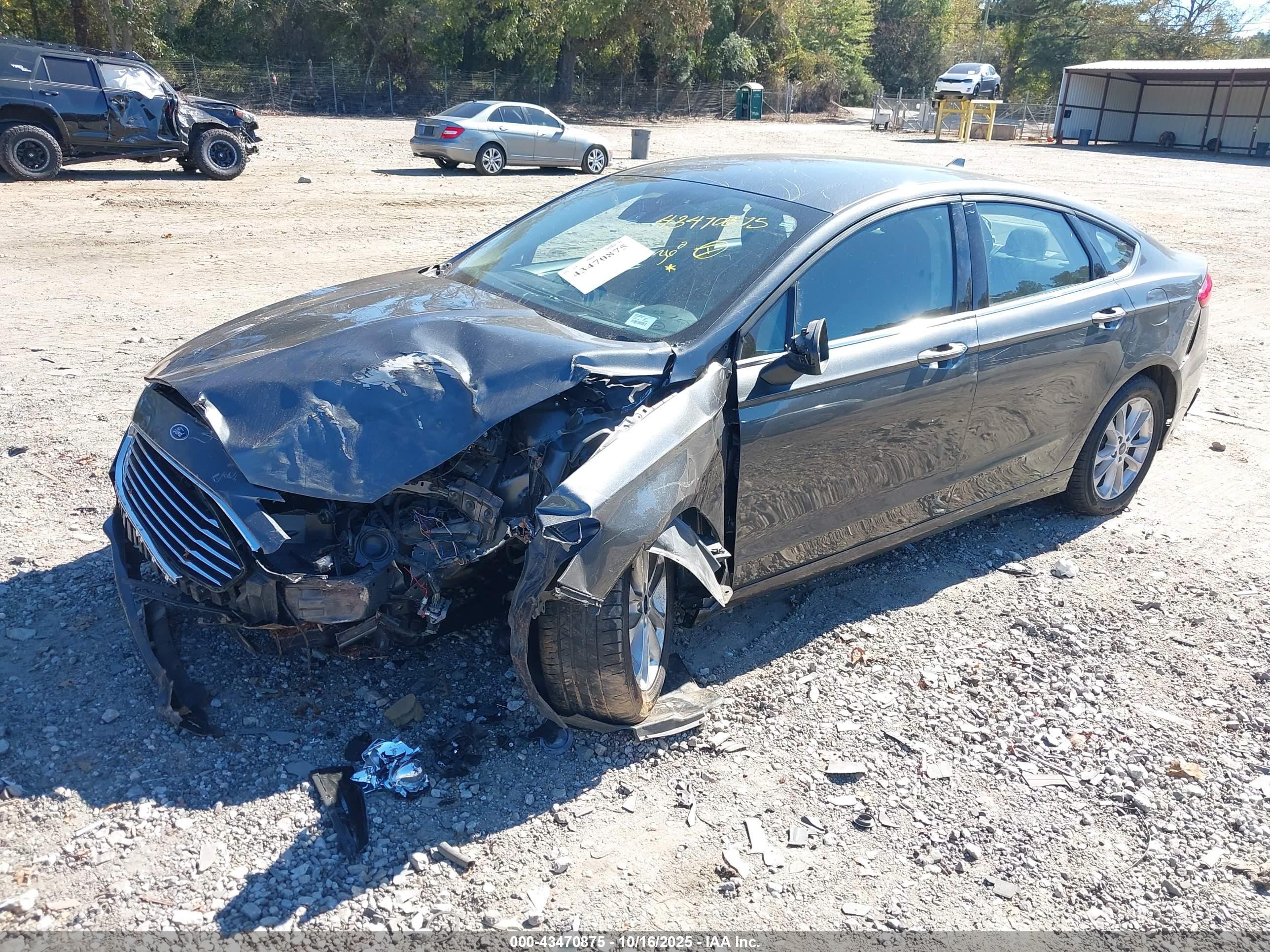 FORD FUSION image 2